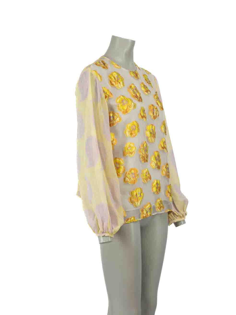 CONDITION is Very good. Hardly any visible wear to top is evident on this used Giambattista Valli designer resale item.
 
Details
Yellow
Polyester
Long sleeves top
Floral embroidered accent
Sheer
Round neckline
Back button closure
 
Made in Italy
