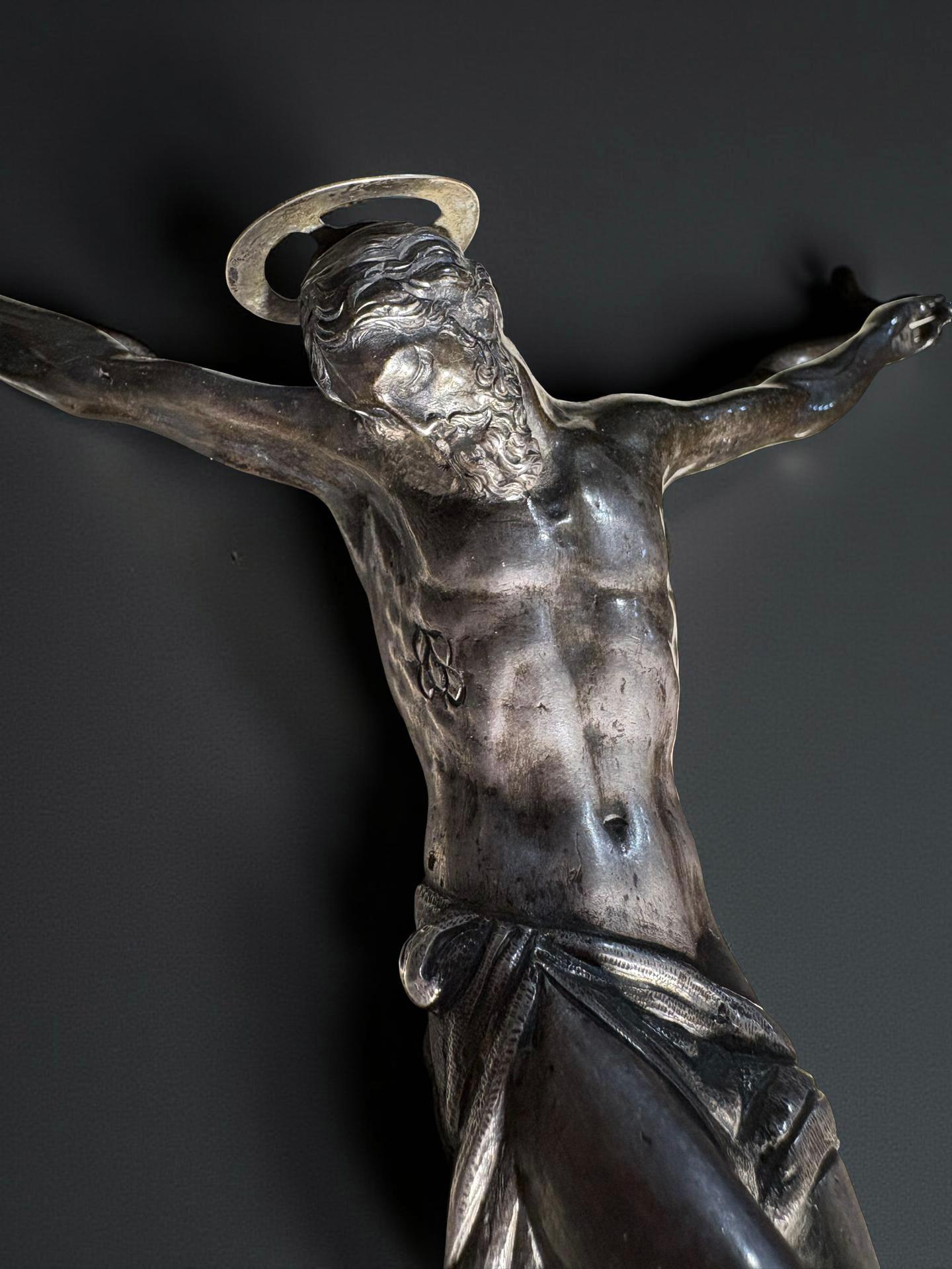 Corpus Christi in Argento Bottega Orafa Fiorentina inizi XVII secolo - Silver Figurative Sculpture by Giambologna