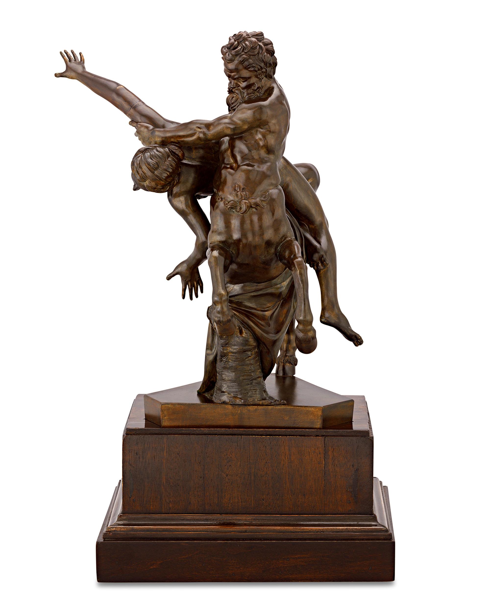 Obra maestra técnica y creativa de finales del Renacimiento, esta extraordinaria figura de bronce representa la famosa leyenda griega de El rapto de Deianira. Uniendo el desnudo clásico con el patetismo del emergente estilo manierista, la obra