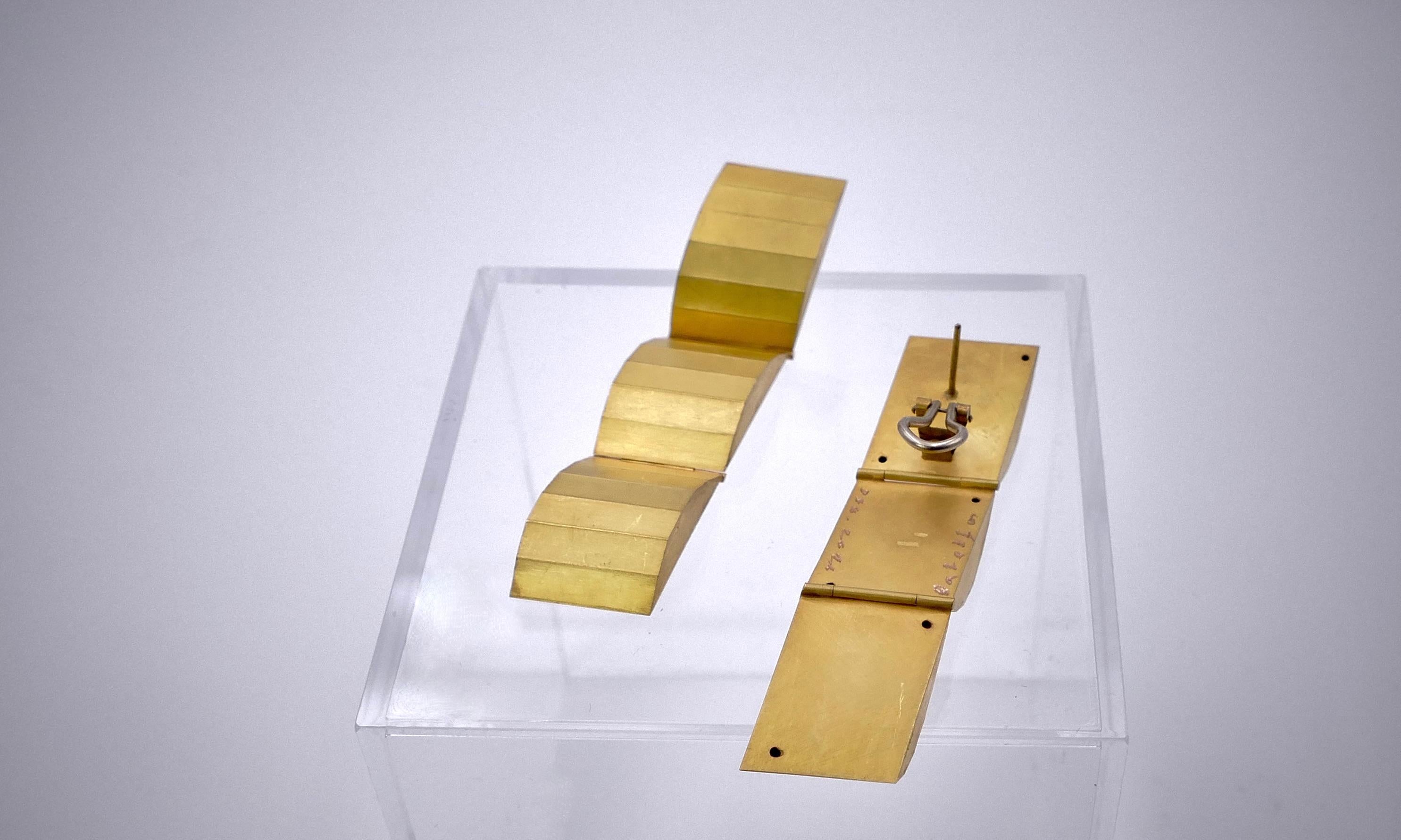Modern Giampaolo Babetto 18ct gold articulated earrings For Sale