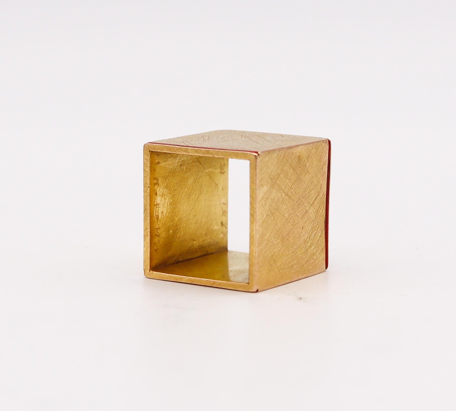 Geometric ring designed by Giampaolo Babetto (1947-).

An incredible geometric ring, created by the Italian artist Giampaolo Babetto, back in the 1981. This ring has been designed with cubism shapes in solid yellow gold of 18 karats with the