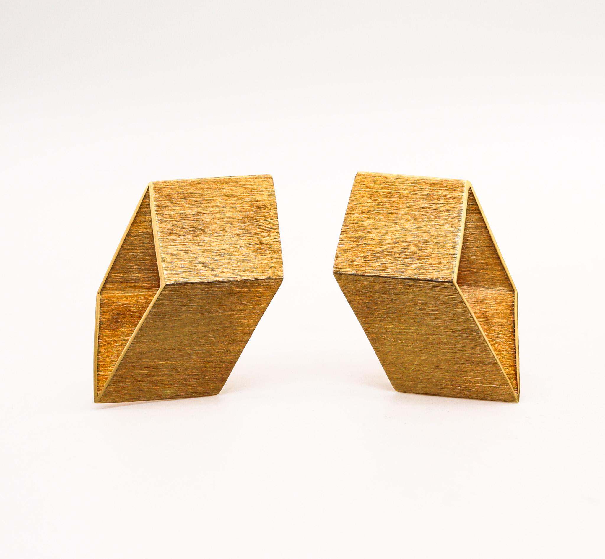 Geometric earrings designed by Giampaolo Babetto (1947-).

Beautiful geometric ear clips in three dimensions, created by the Italian artist Giampaolo Babetto, back in the 1984. These sculptural earrings has been designed with cubism  shapes in solid