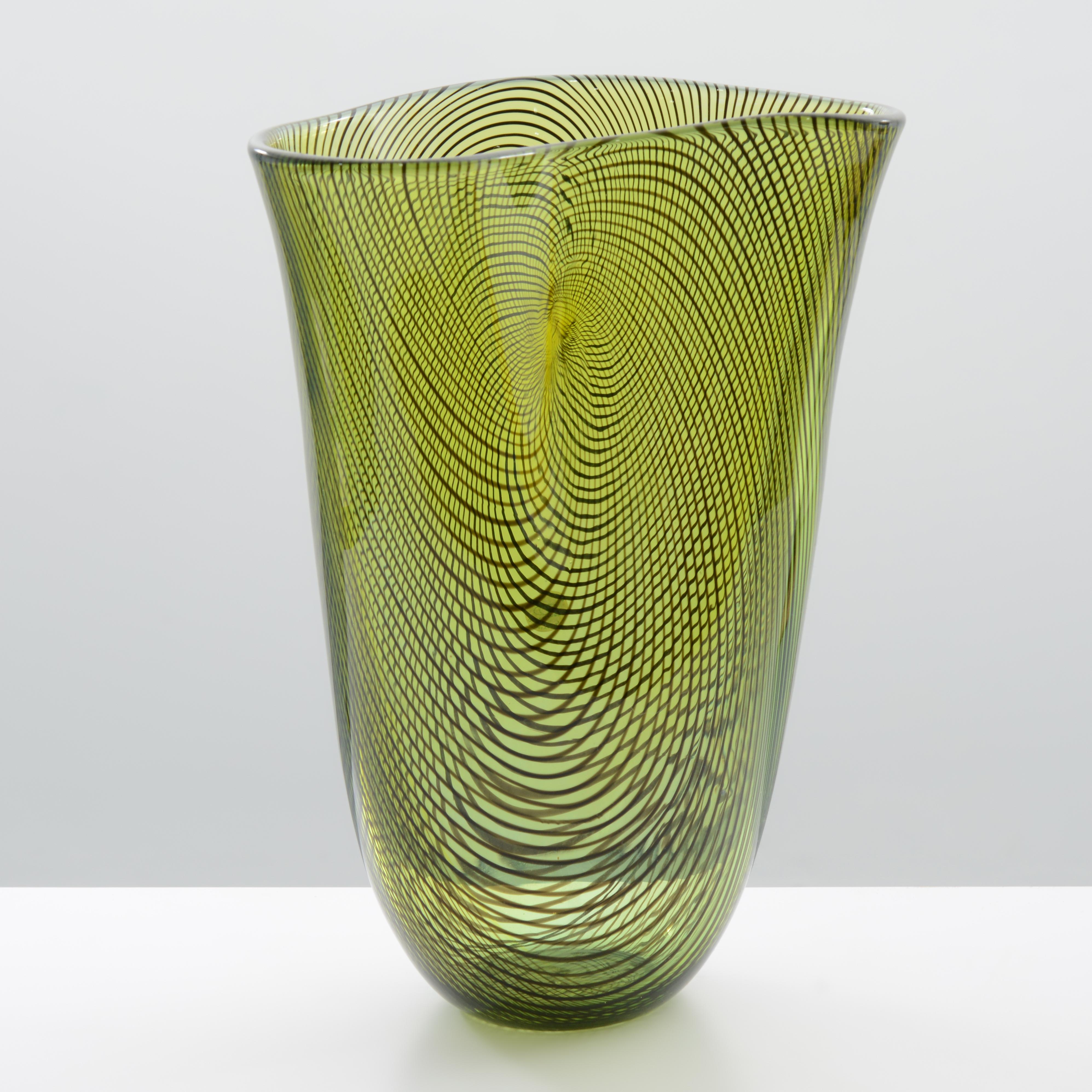 Artista/Designer; Produttore: Giampaolo Seguso (italiano, nato nel 1942); Seguso Viro (Italia)
Marchio(i); note: firmato; 1996, ed. 40/99
Materiali: vetro
Dimensioni (H, L, P): 12,75