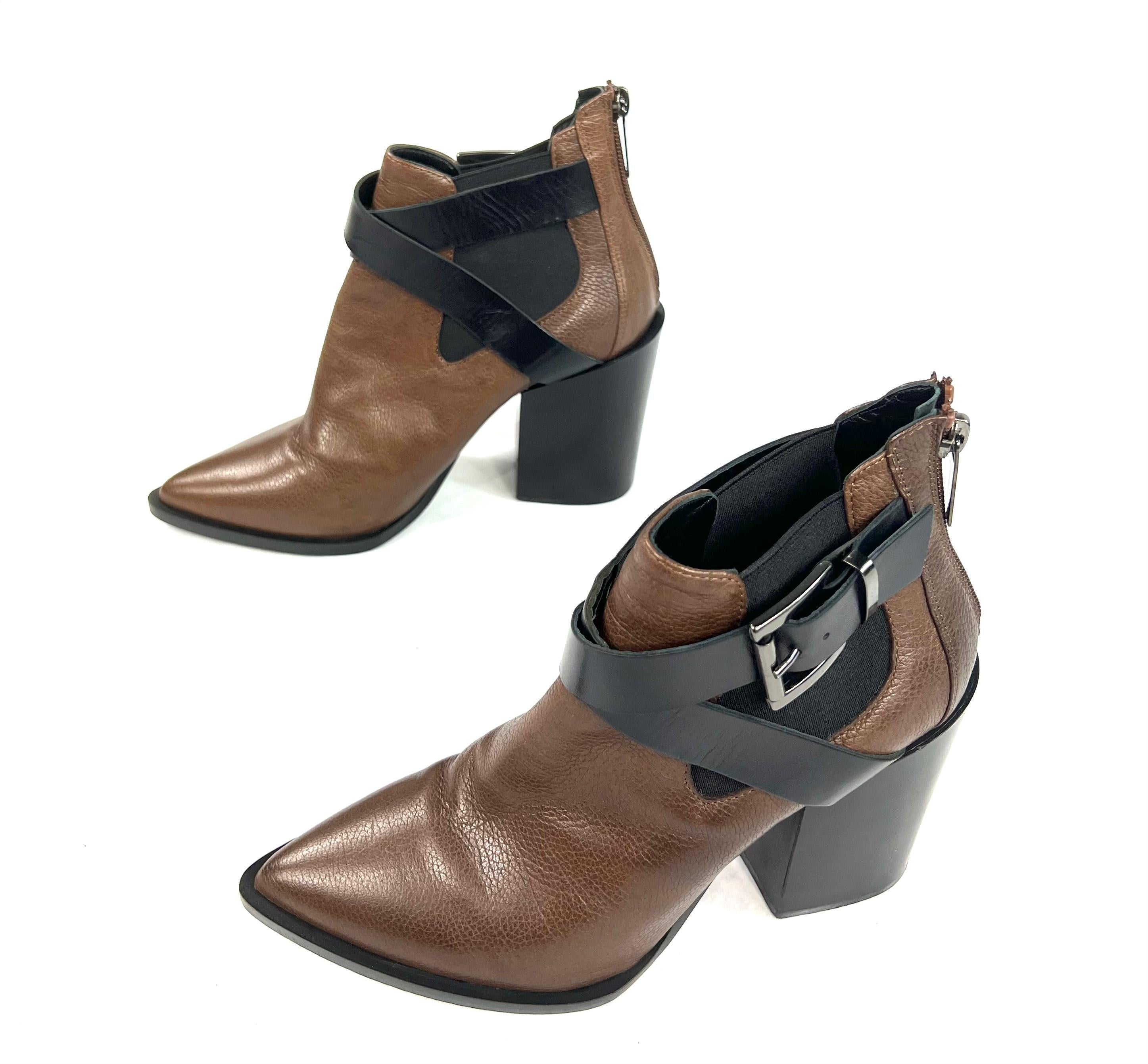 Giampaolo Viozzi Brown and Black Leather Western Ankle Boot, Size 39 In Excellent Condition For Sale In Beverly Hills, CA