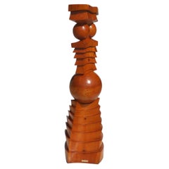 Scultura Totem astratta italiana in legno grande di Giampiero Pazzola
