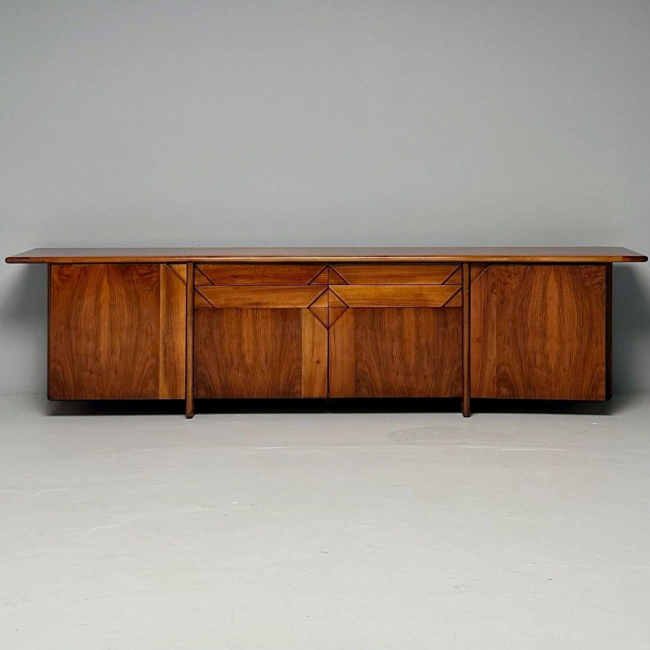 Mid-Century moderno Giampiero Vitelli, Catalano, Credenza grande italiana del Mid-Century Modern, anni '70