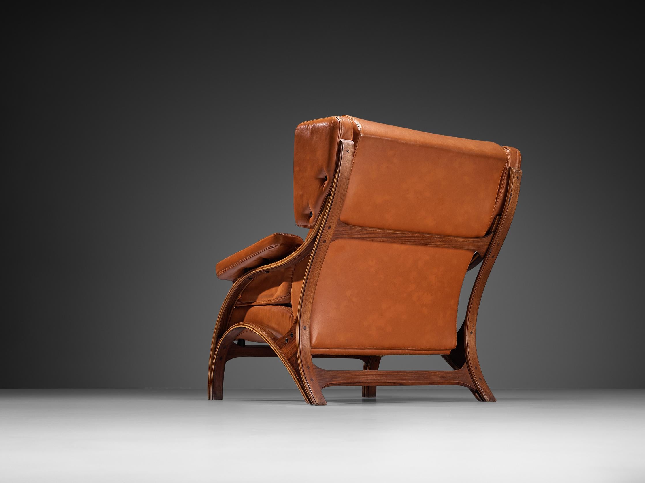 Giampiero Vitelli per Rossi di Albizzate, sedia lounge 'Minore', pelle, compensato, Italia, 1961

Un pezzo davvero magnifico che ottiene un punteggio elevato in ogni aspetto del design: esecuzione, utilizzo di materiali, artigianato e dettagli.