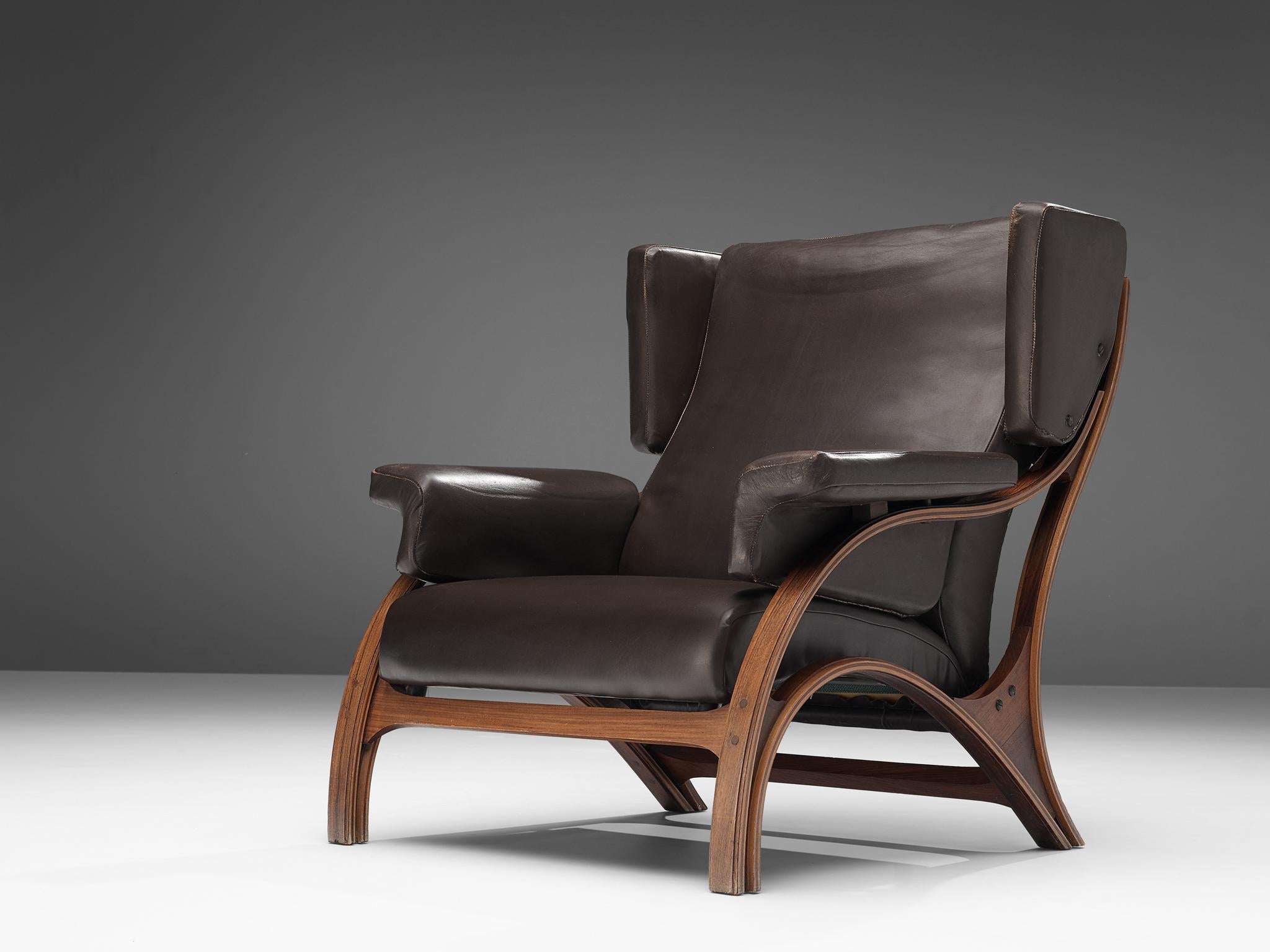 Mid-Century Modern Giampiero Vitelli Paire de chaises à dossier en cuir Brown en vente