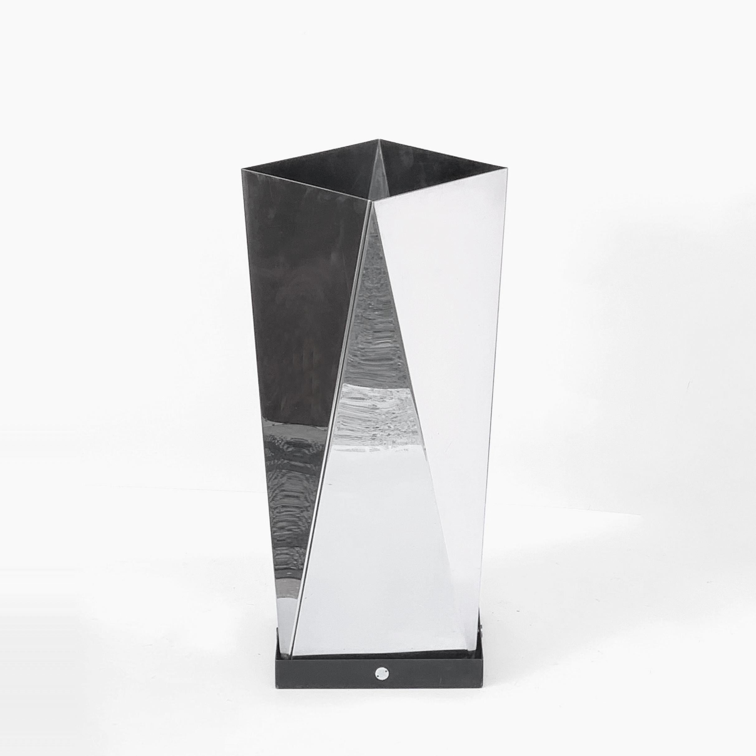 Umbrella stand by Gian Casè for Robots in stainless steel. Modernist design, Italy, 1970s.