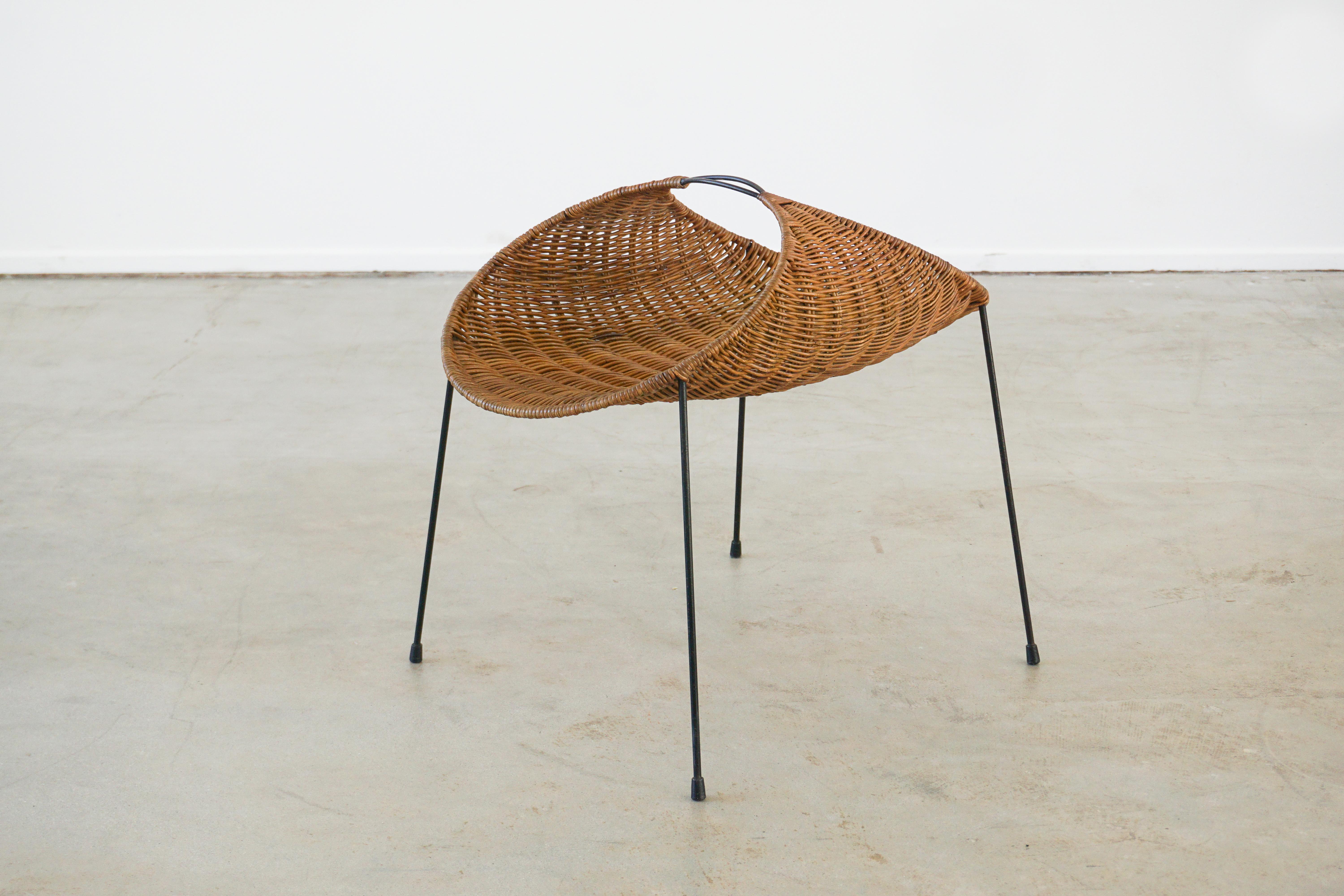 Wicker and iron magazine basket designed by Gian Franco Legler
Woven wicker with great shape sits on iron base.