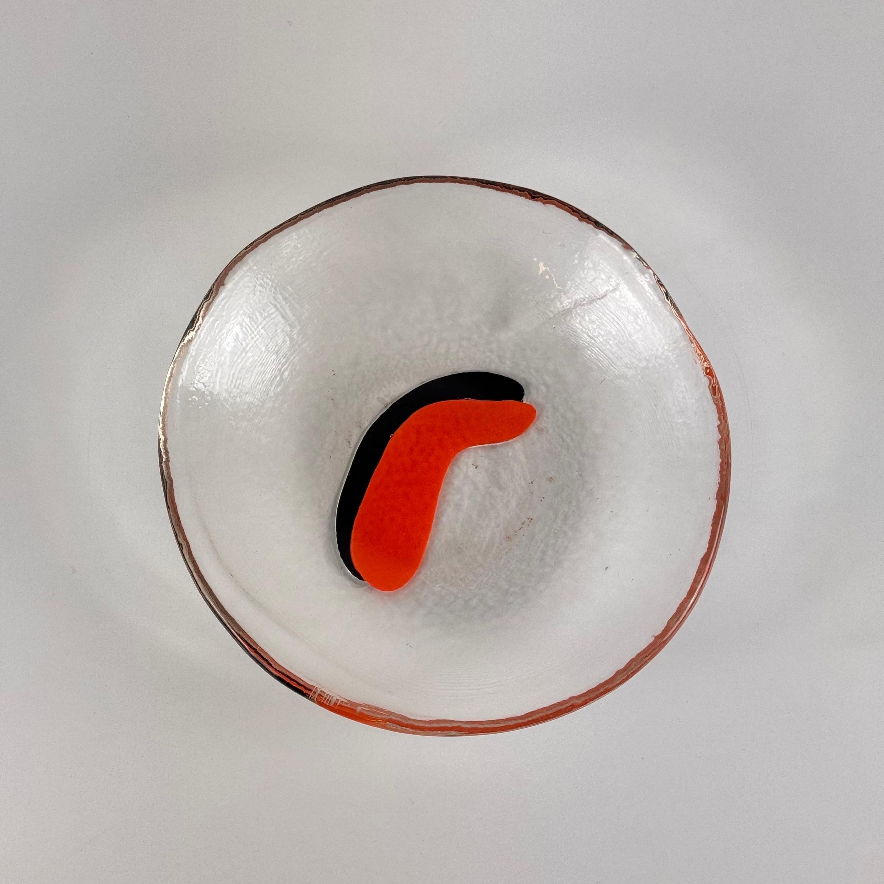 
Un exquisito centro de mesa de cristal de Murano diseñado por Gian Maria Potenza para La Murrina, Murano, en la década de 1970. Esta obra maestra firmada muestra la artesanía sin parangón y la innovación artística que definen la obra de Potenza. 