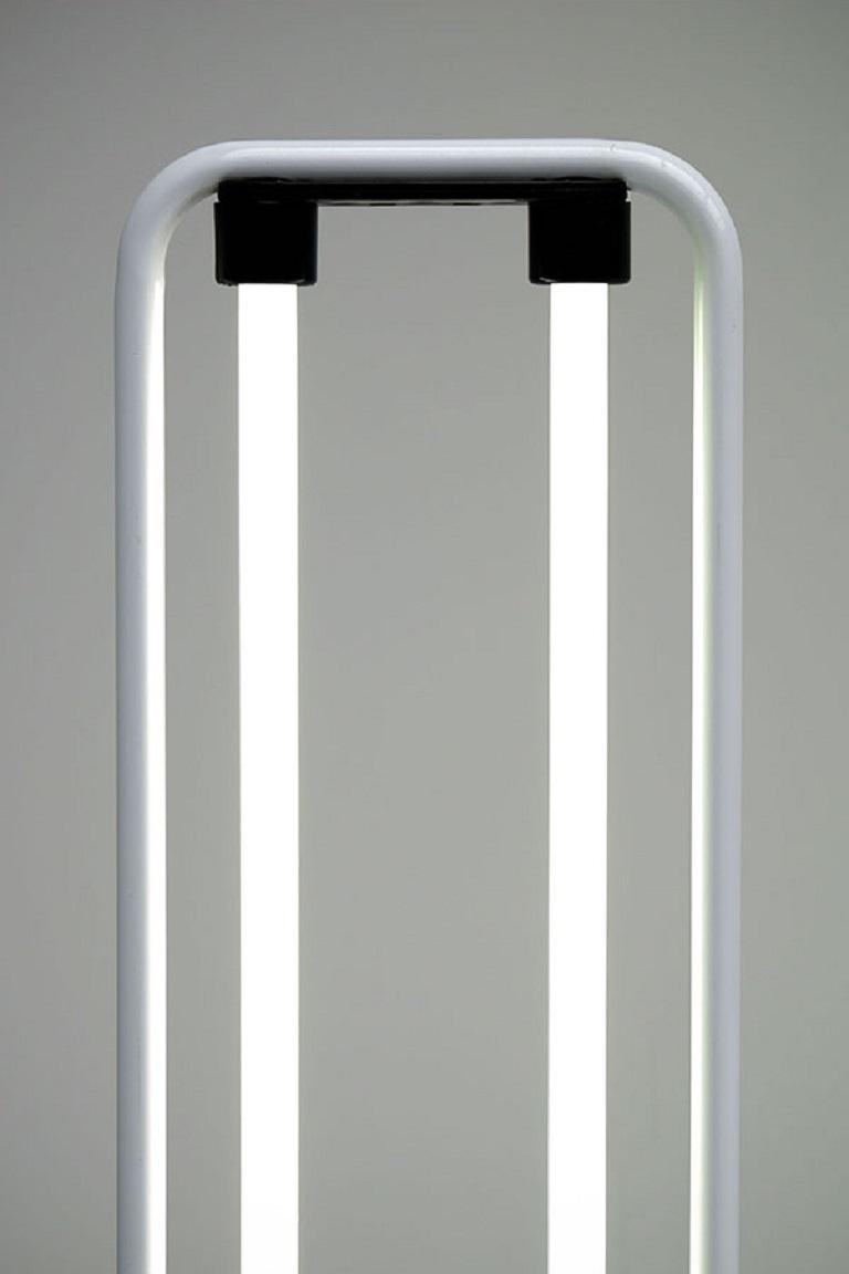 Modern large floor lamp designed by Gian Nicola Gigante for Zerbetto Italy 1981. The simplistic design gives this lamp an extra dimension as an object. The lamp has a white frame with black details and contains two lightning tubes. A very decorative