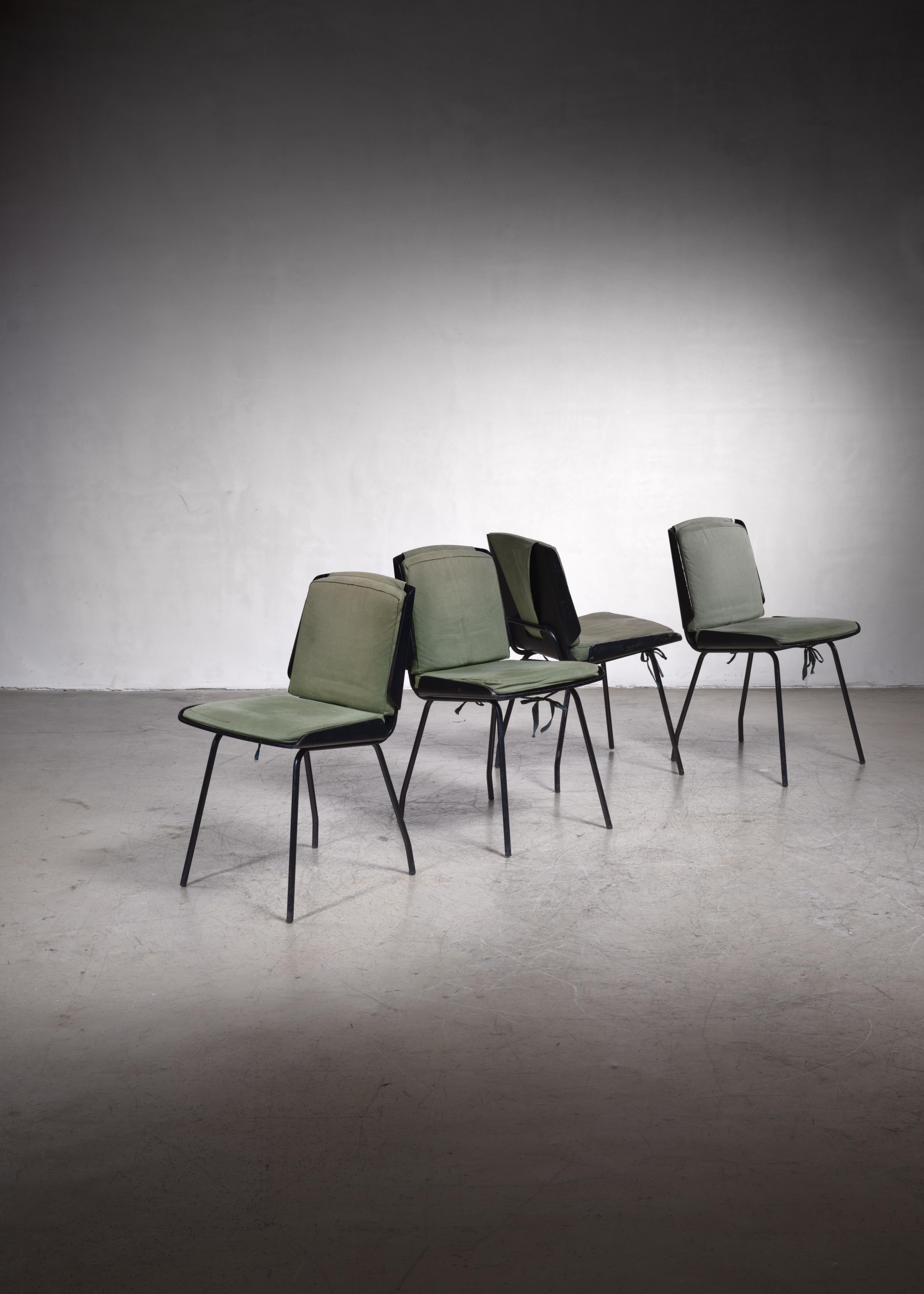 A set of four “Lucania” dining chairs by Giancarlo de Carlo from the 1950s. Black 3D molded plywood seats with green seat pads that are attached to the seat in a beautiful and smart way.