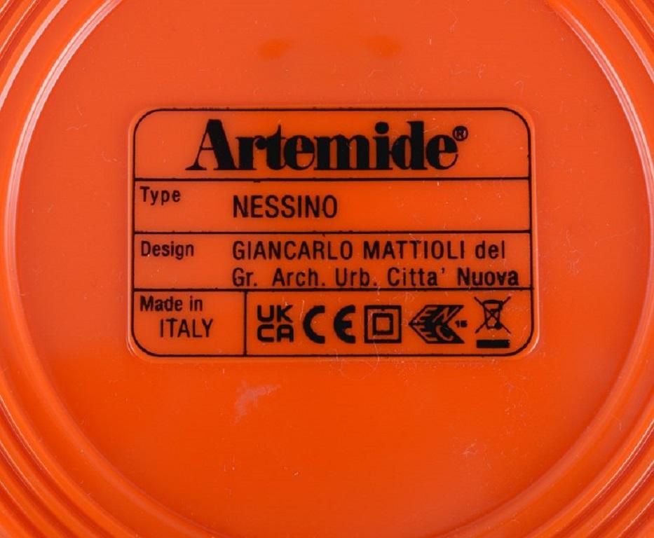 Lampe de table « Nessino » de Giancarlo Mattioli pour Artemide, Italie, en plastique orange Excellent état - En vente à Copenhagen, DK