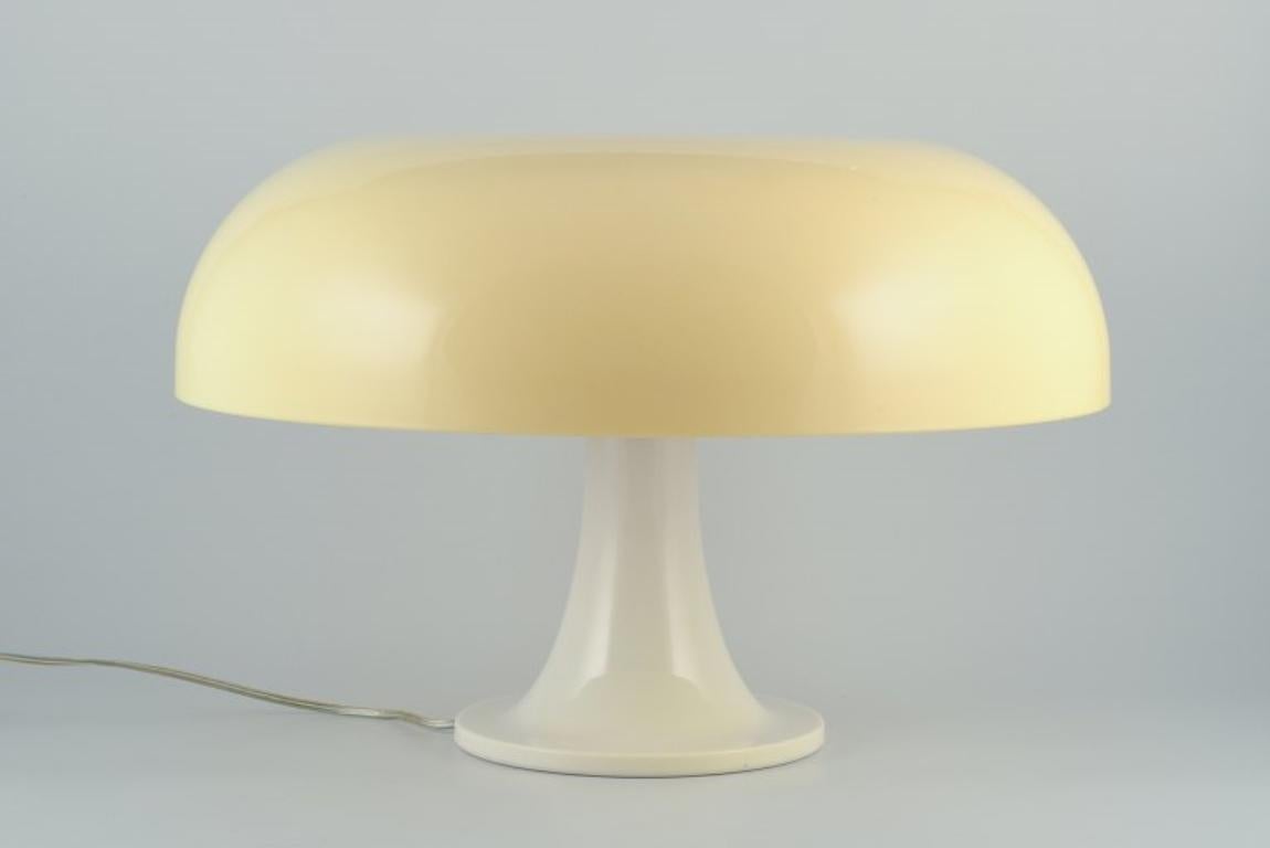 italien  Giancarlo Mattioli pour Artemide, Italie. Lampe de table Nesso vintage.  1980s en vente