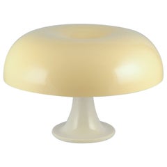 Giancarlo Mattioli for Artemide, Italy. Vintage Nesso table lamp.  1980s