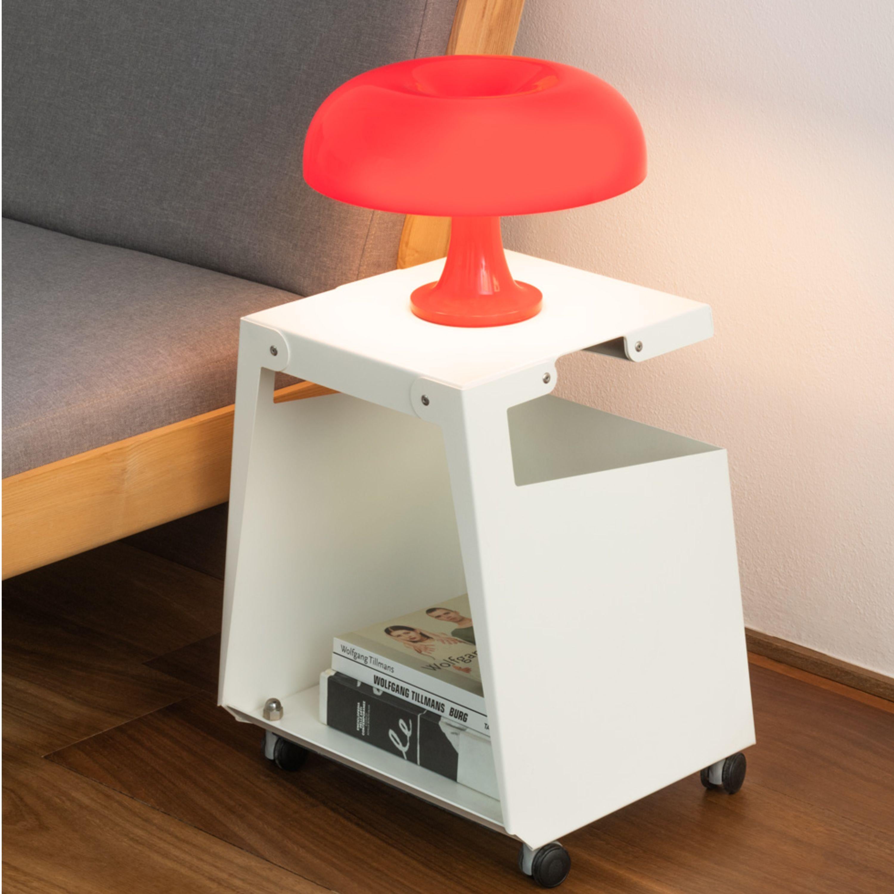 Giancarlo Mattioli Lámpara de mesa 'Nessino' en rojo para Artemide Moderno de mediados de siglo en venta
