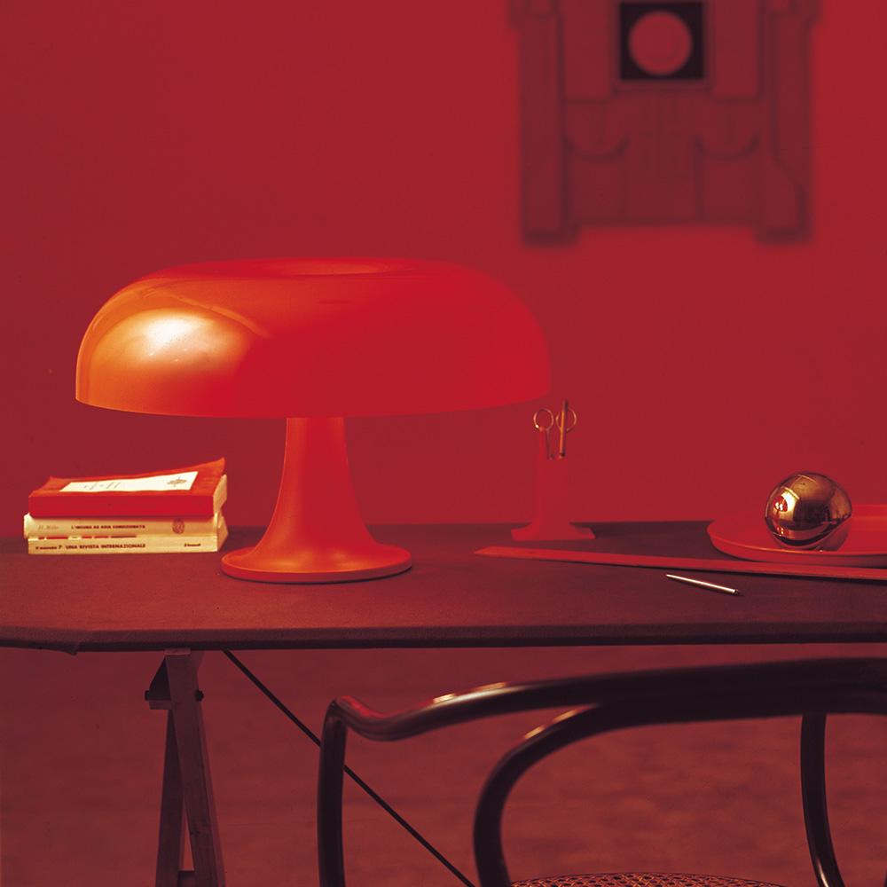 Giancarlo Mattioli: „Nesso“-Tischlampe in Orange, für Artemide (Moderne der Mitte des Jahrhunderts) im Angebot