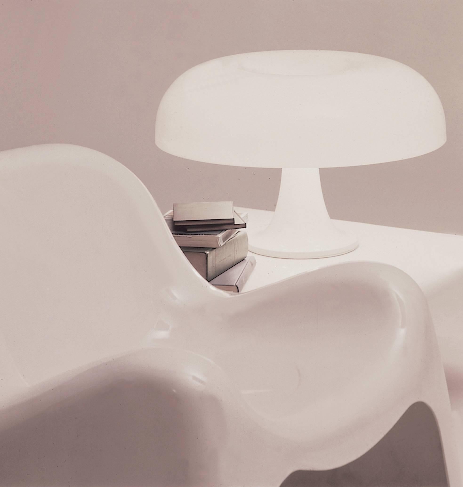 Mid-Century Modern Lampe de Table 'Nesso' de Giancarlo Mattioli en Blanc pour Artemide en vente