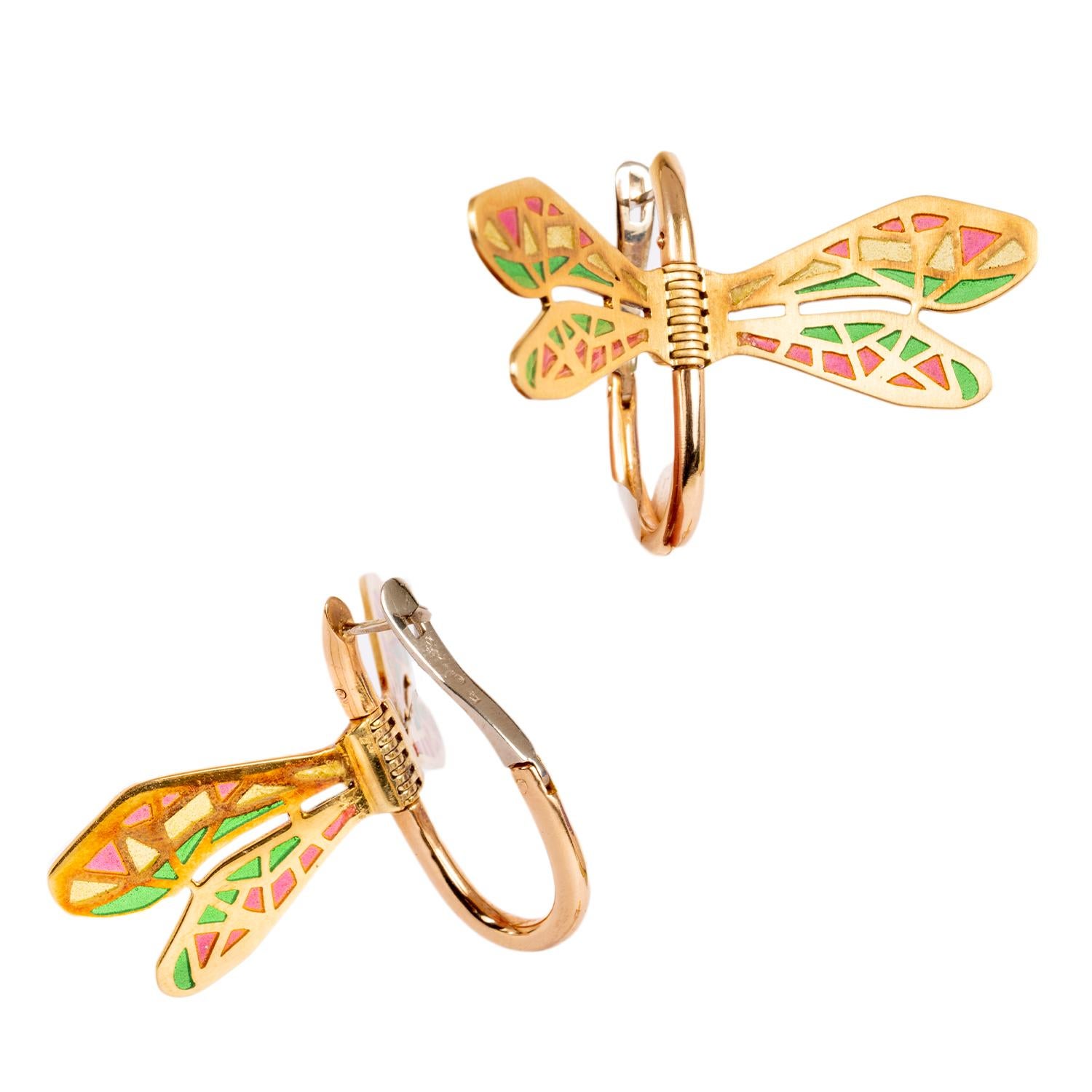 Schöne Ohrringe von Giancarlo Montebello. Gelbgold-Libelle mit emaillierten Flügeln
