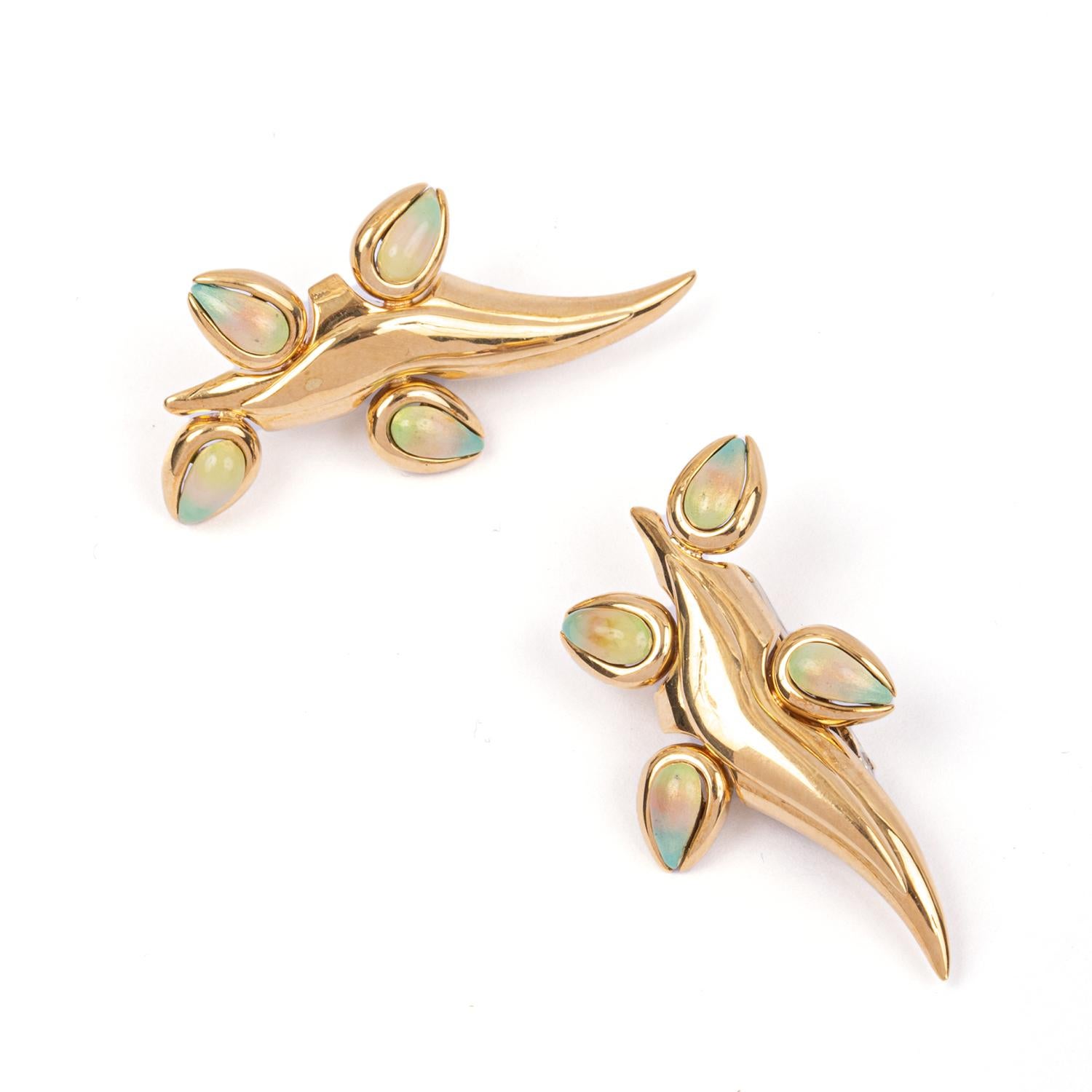Beautiful earrings by Giancarlo Montebello for Enrico Trizio. A yellow gold 
