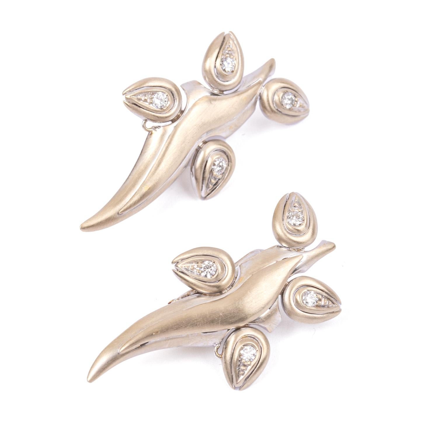 Beautiful earrings by Giancarlo Montebello for Enrico Trizio. A grey gold 