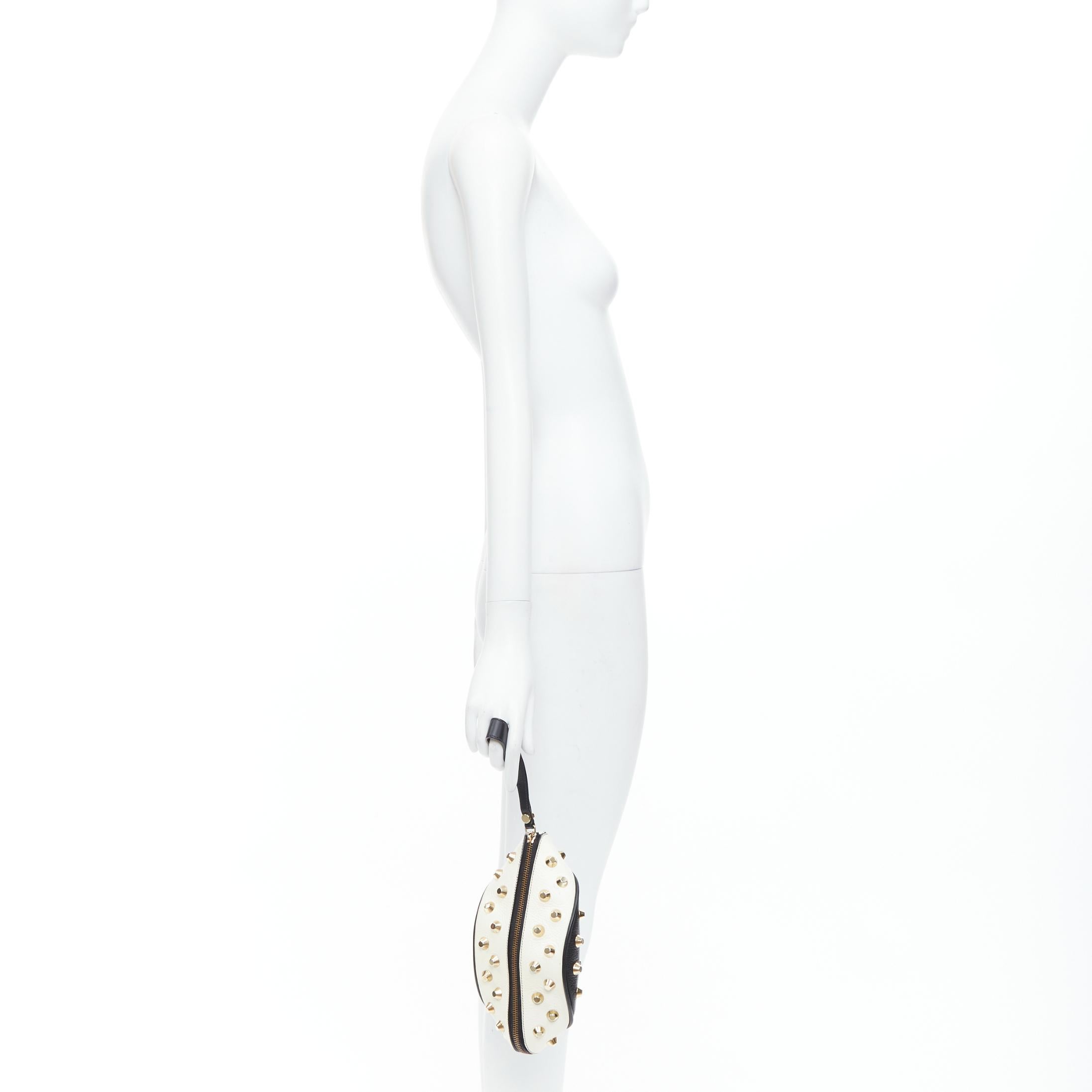 GIANCARLO PETRIGLIA white back leather gold studded wristlet clutch bag
Reference: NKLL/A00304
Brand: Giancarlo Petriglia
Material: Leather
Color: Black, White
Pattern: Solid
Closure: Zip
Lining: Black Fabric
Made in: Italy

CONDITION:
Condition: