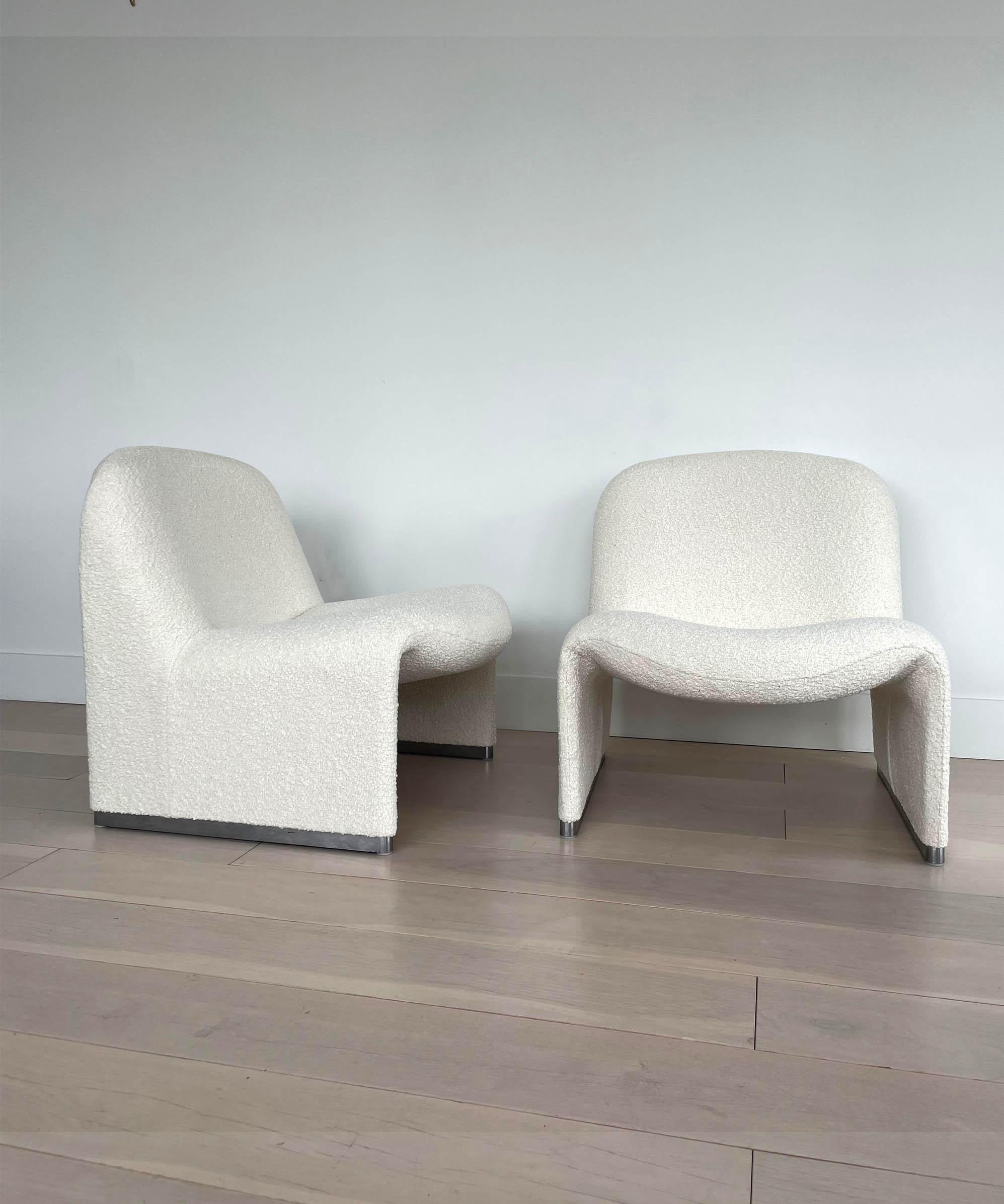 Mid-Century Modern Paire de chaises longues en peau de mouton bouclé Giancarlo Piretti 