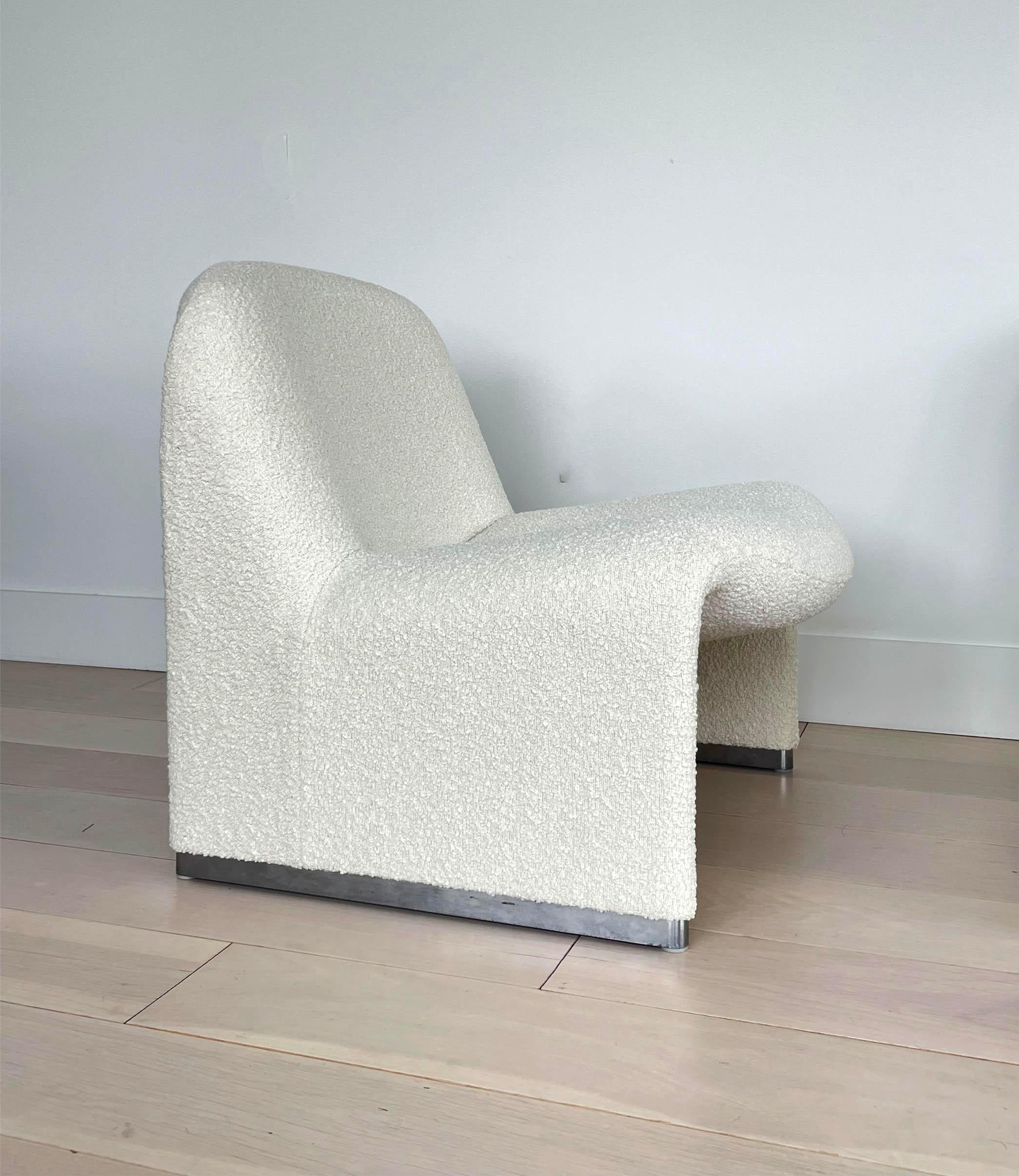 20ième siècle Paire de chaises longues en peau de mouton bouclé Giancarlo Piretti 