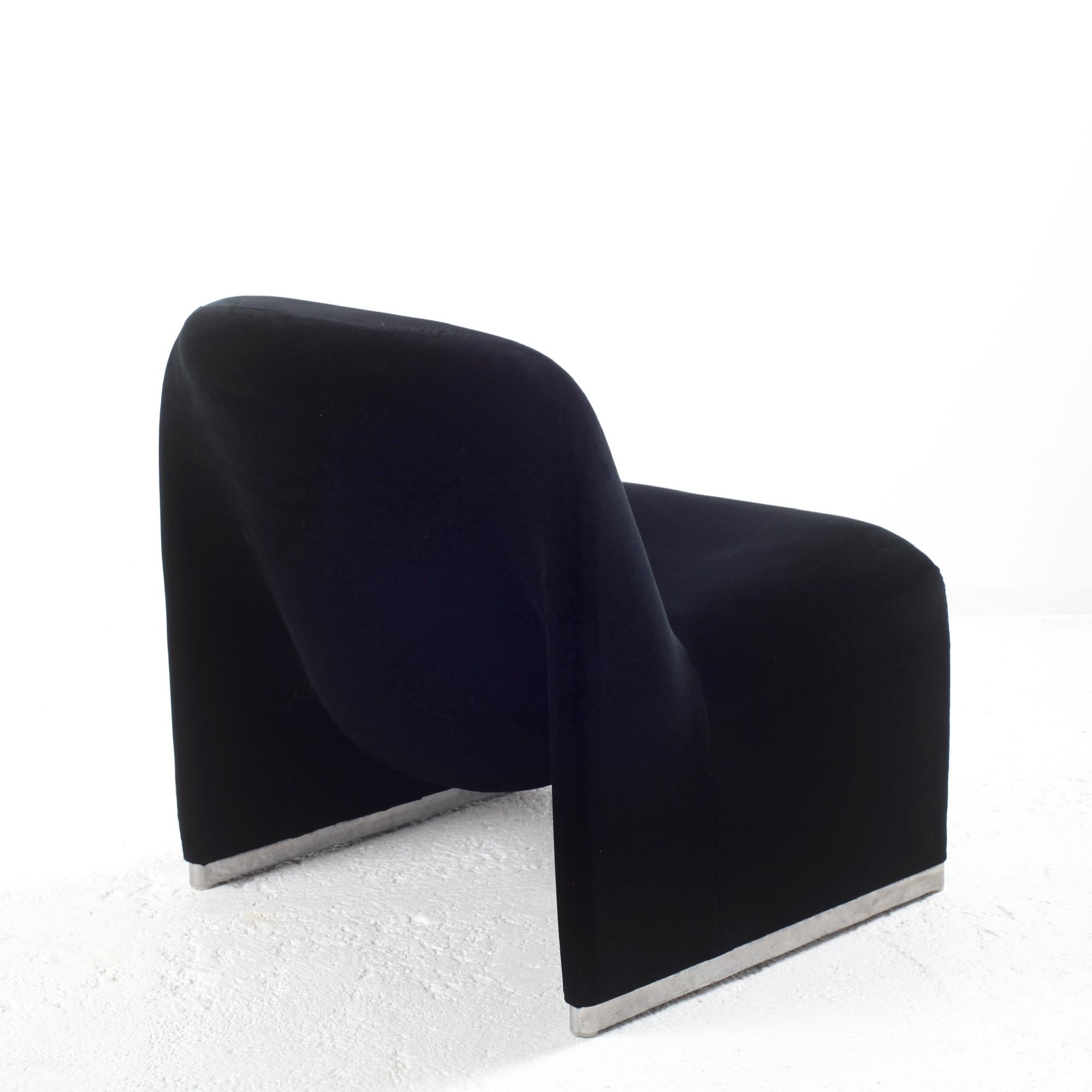 Giancarlo Piretti “Alky” Chair in New Black Velvet, for Castelli Italy, 1970s In Good Condition In Saint  Ouen, FR