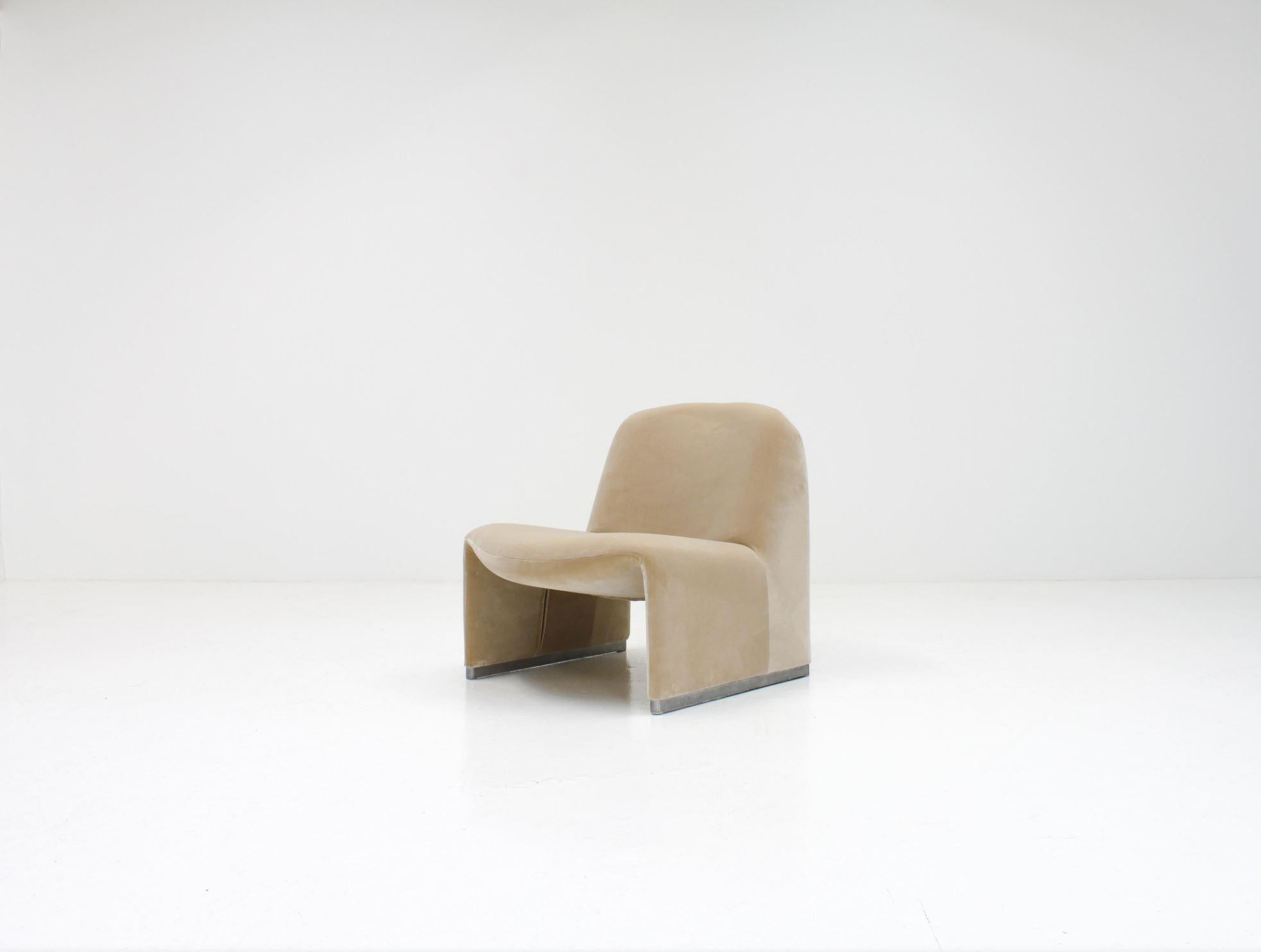 Mid-Century Modern Giancarlo Piretti “Alky” Chair in New Velvet, Artifort, 1970s, *Customizable* For Sale