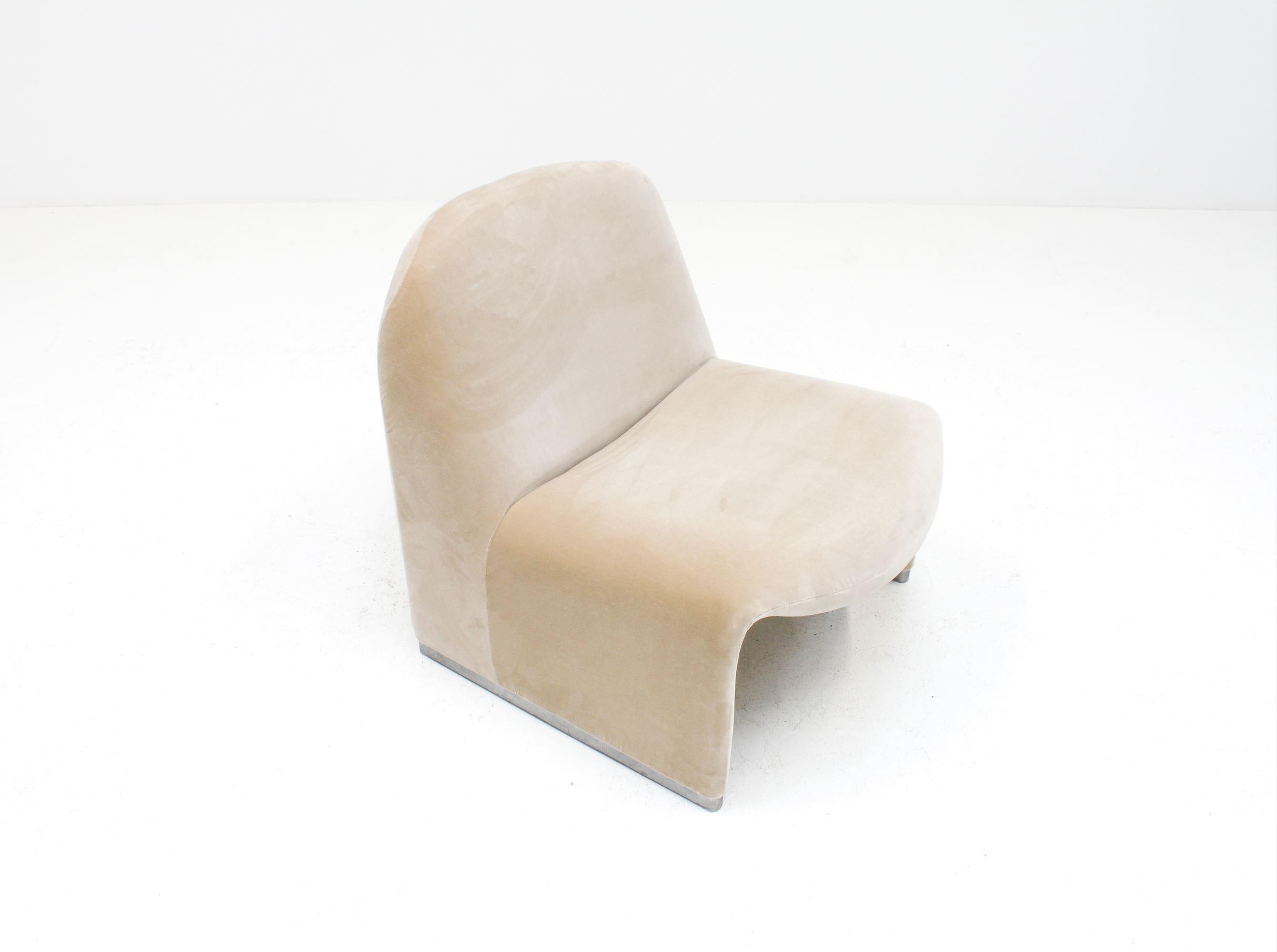 Giancarlo Piretti “Alky” Chair in New Velvet, Artifort, 1970s For Sale 4