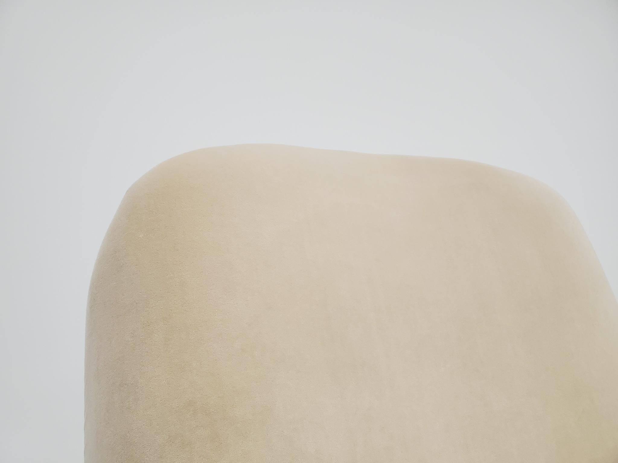Giancarlo Piretti “Alky” Chair in New Velvet, Artifort, 1970s For Sale 8
