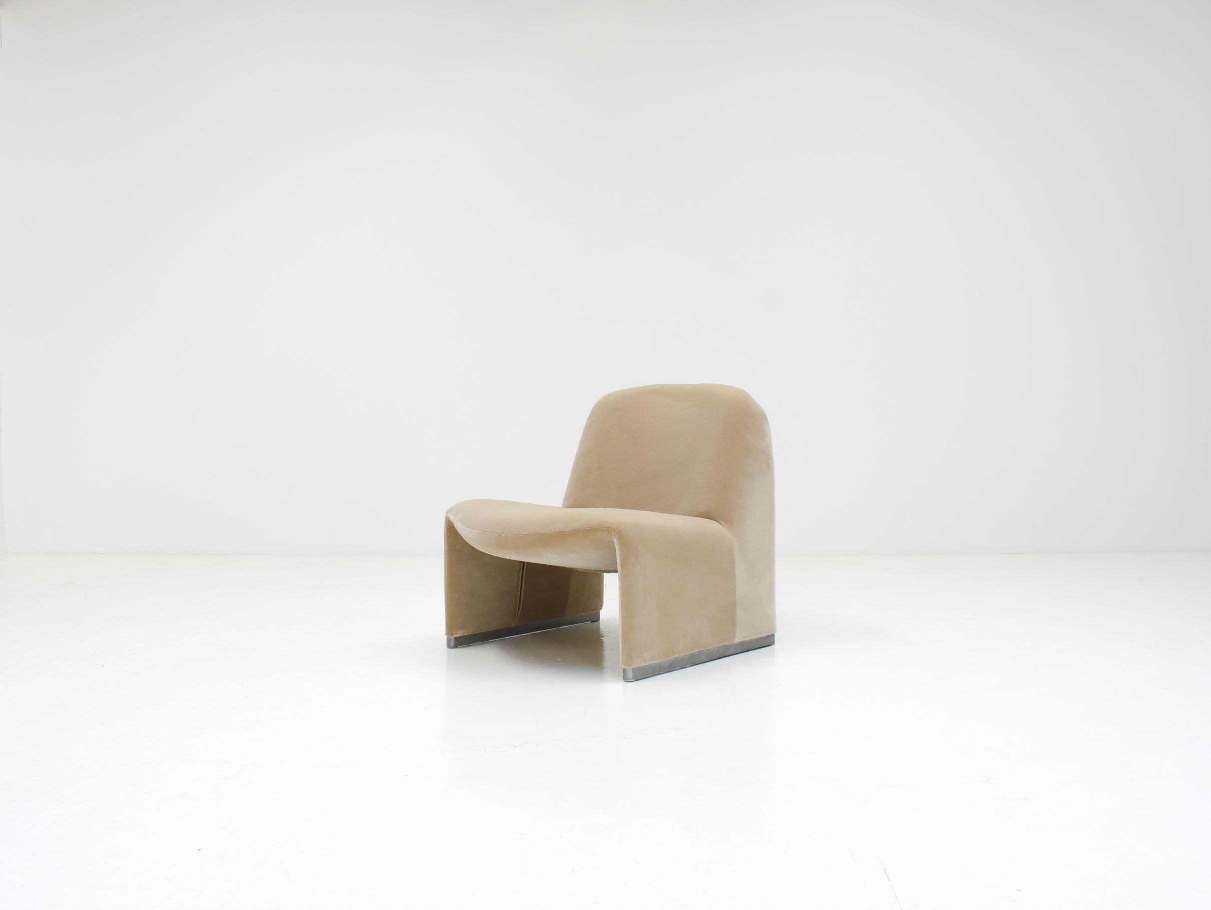 Mid-Century Modern Giancarlo Piretti “Alky” Chair in New Velvet, Artifort, 1970s For Sale