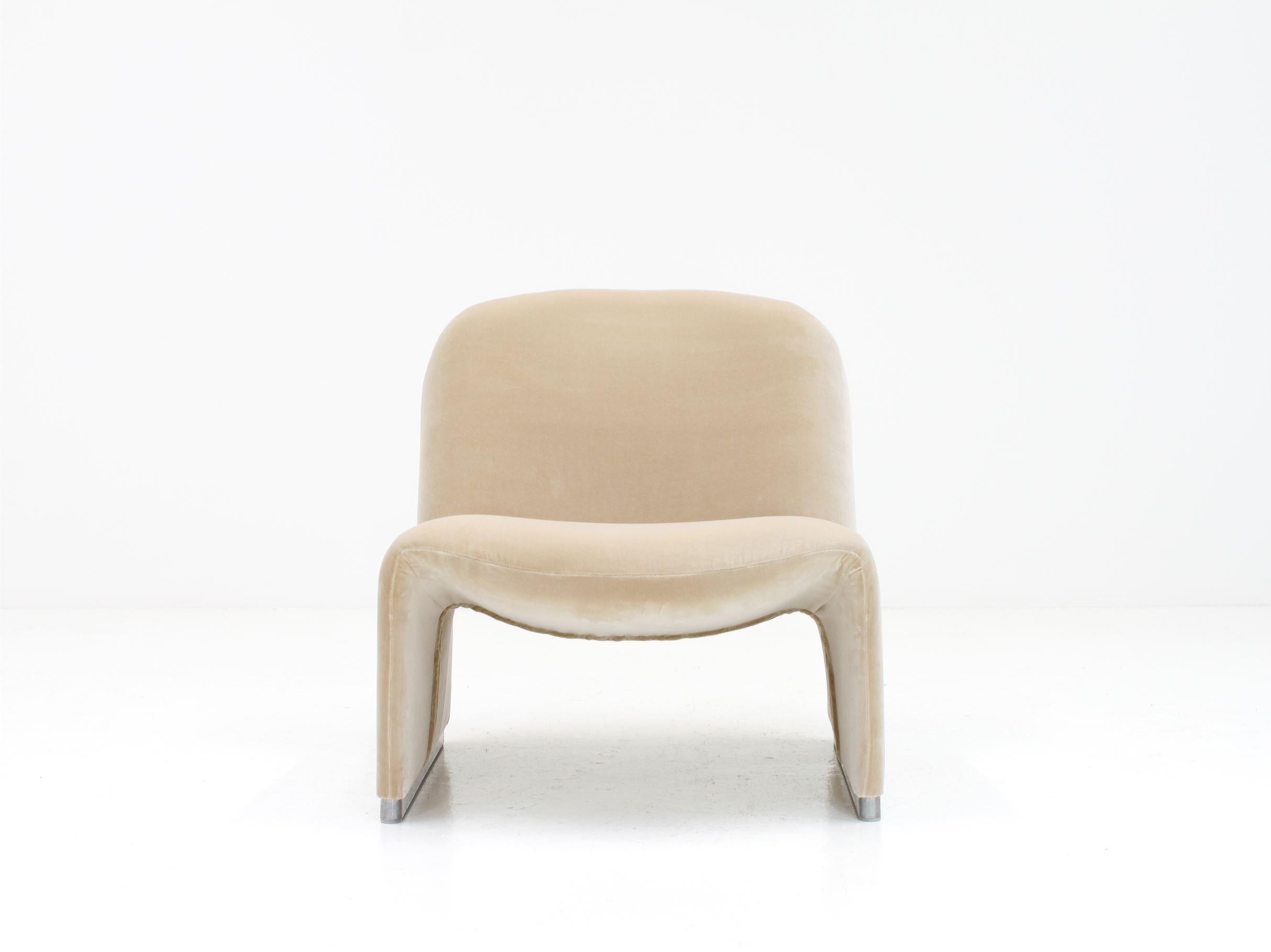 Giancarlo Piretti “Alky” Chair in New Velvet, Artifort, 1970s In Good Condition In London Road, Baldock, Hertfordshire