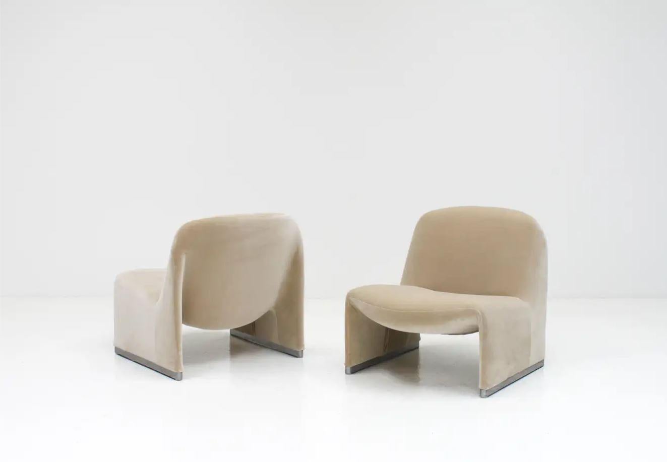 Mid-Century Modern Giancarlo Piretti “Alky” Chairs in New Velvet, Artifort, 1970s