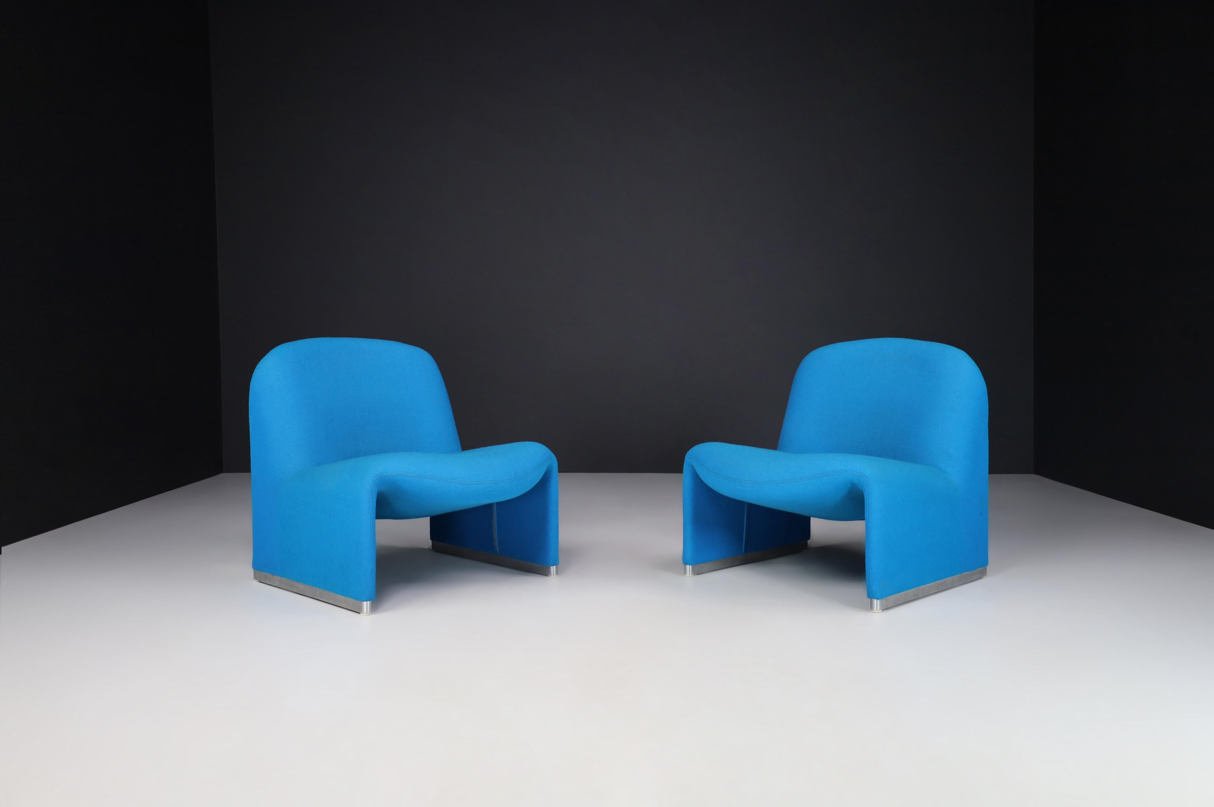 Giancarlo Piretti Alky Chairs in Original Blue Upholstery, Italy 1969

Giancarlo Piretti designed these Alky chairs for Castelli in 1969. Sculptural, fantastic modern design in the original blue fabric in excellent condition. These chairs look