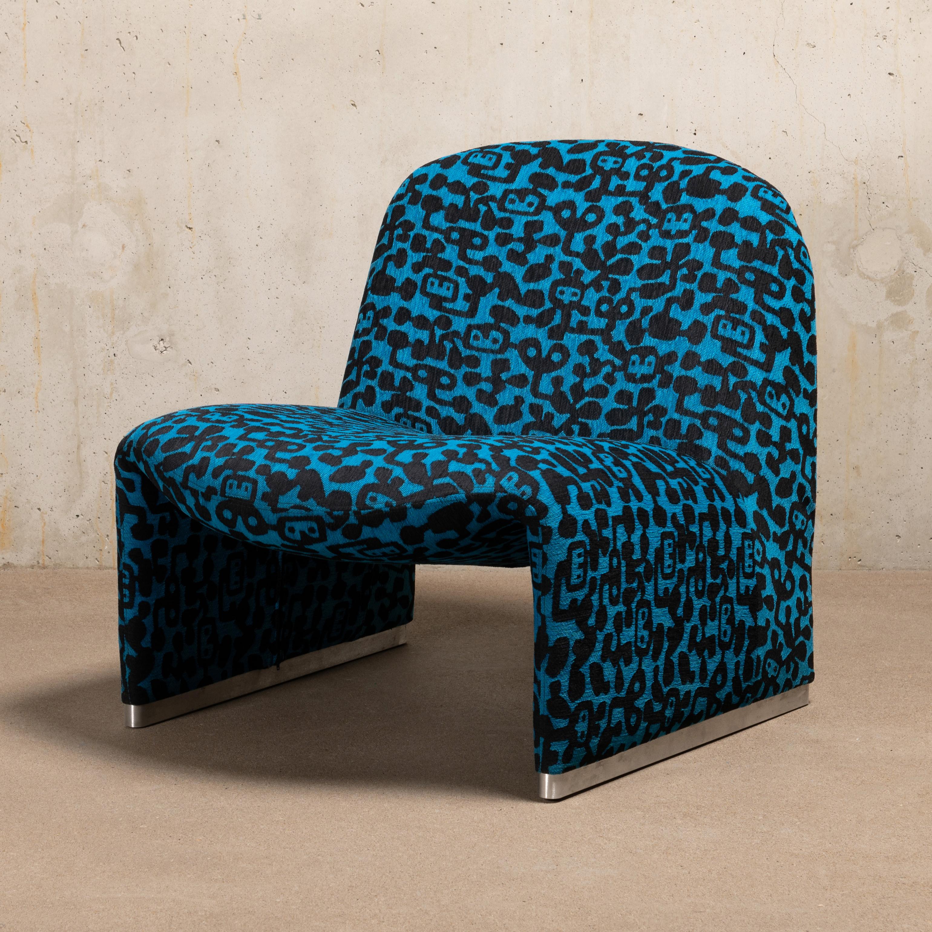 Giancarlo Piretti Alky lounge chair for Artifort, Netherlands. This example of the Alky chair was reupholstered in the past with an illustrative pattern designed by Lasse Skarbovir. All in very good condition.
We have multiple chairs available for