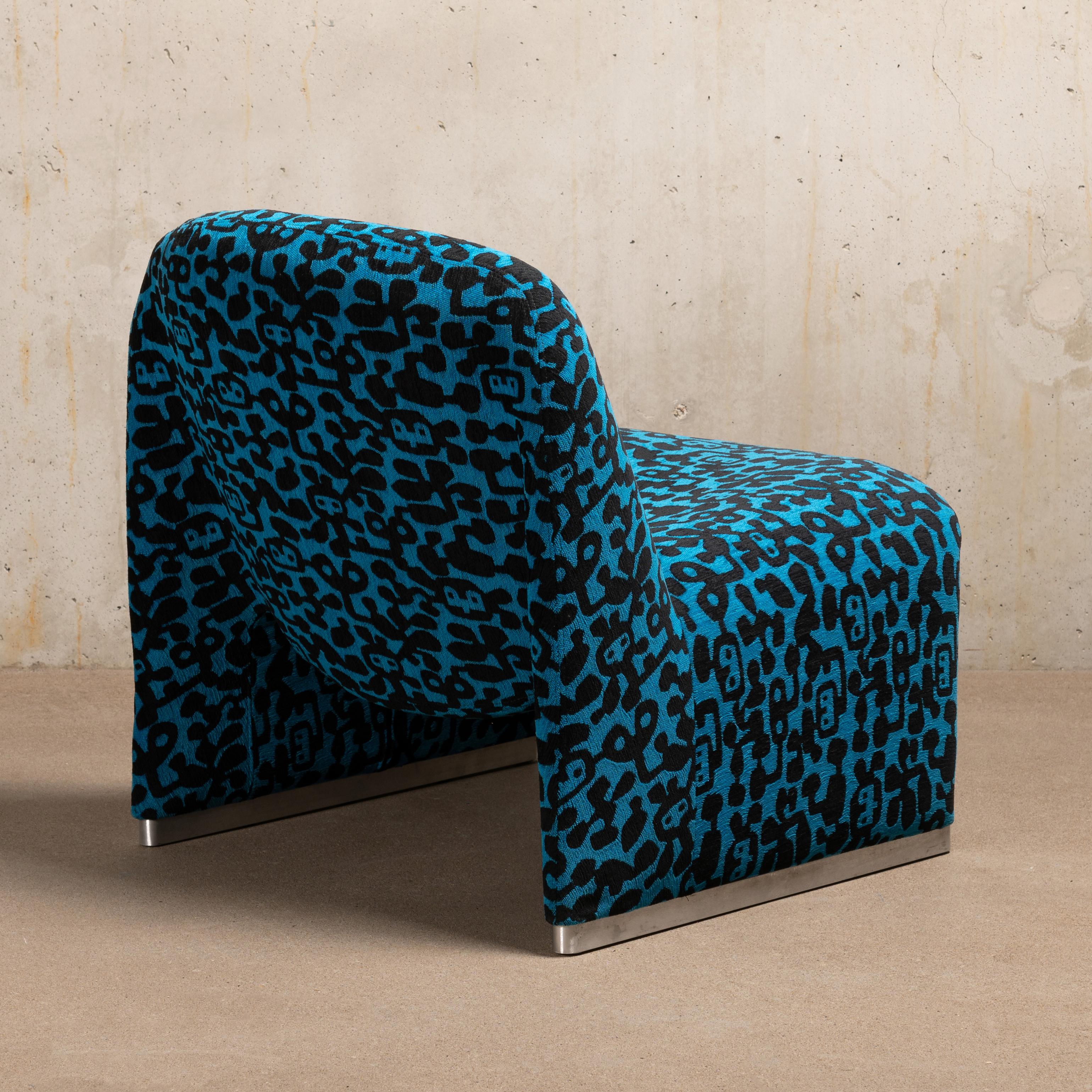 Late 20th Century Giancarlo Piretti Alky Lounge Chair in Blue Fabric with Black Pattern, Artifort