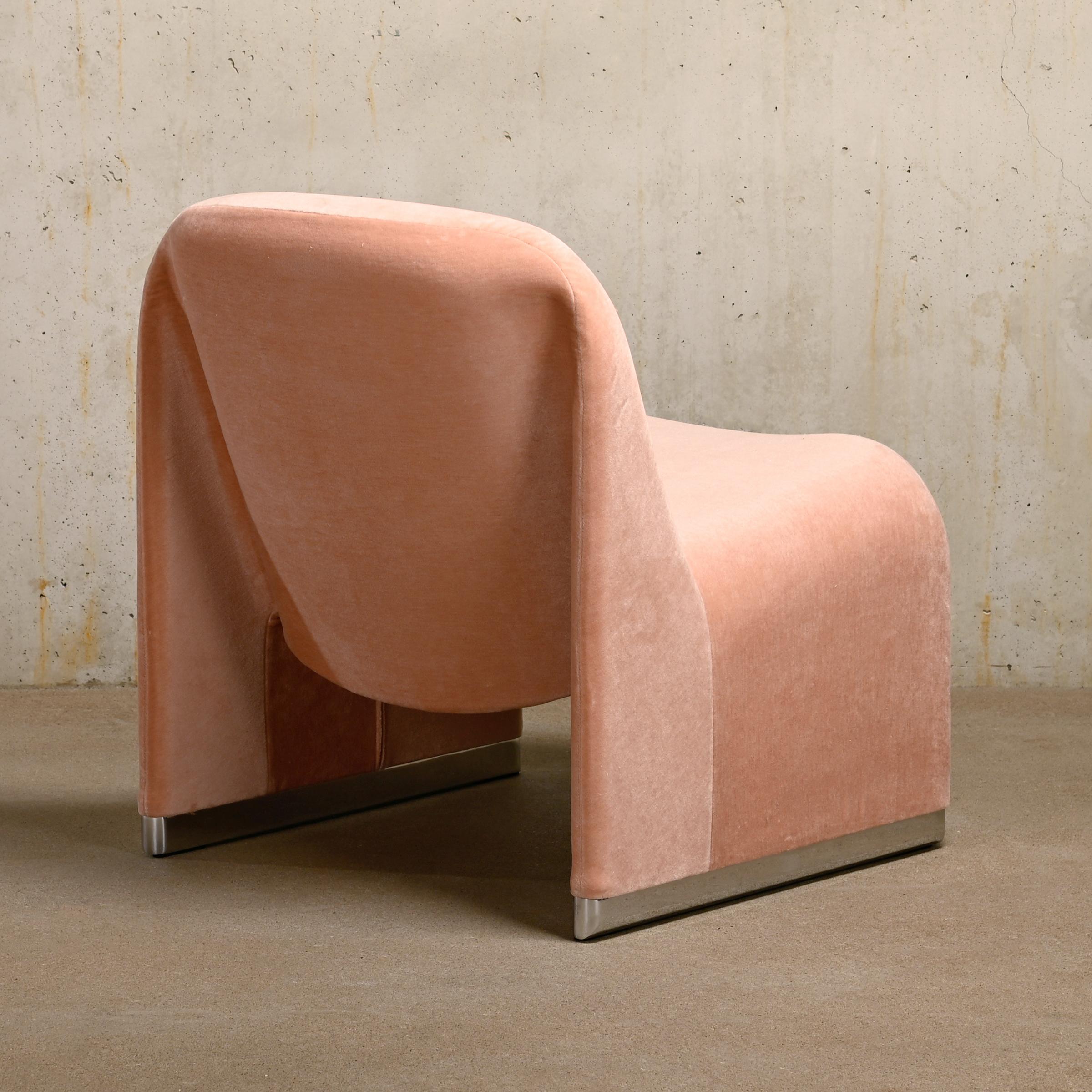 Mid-Century Modern Giancarlo Piretti Alky Lounge Chair in Pink Velvet Fabric for Anonima Castelli