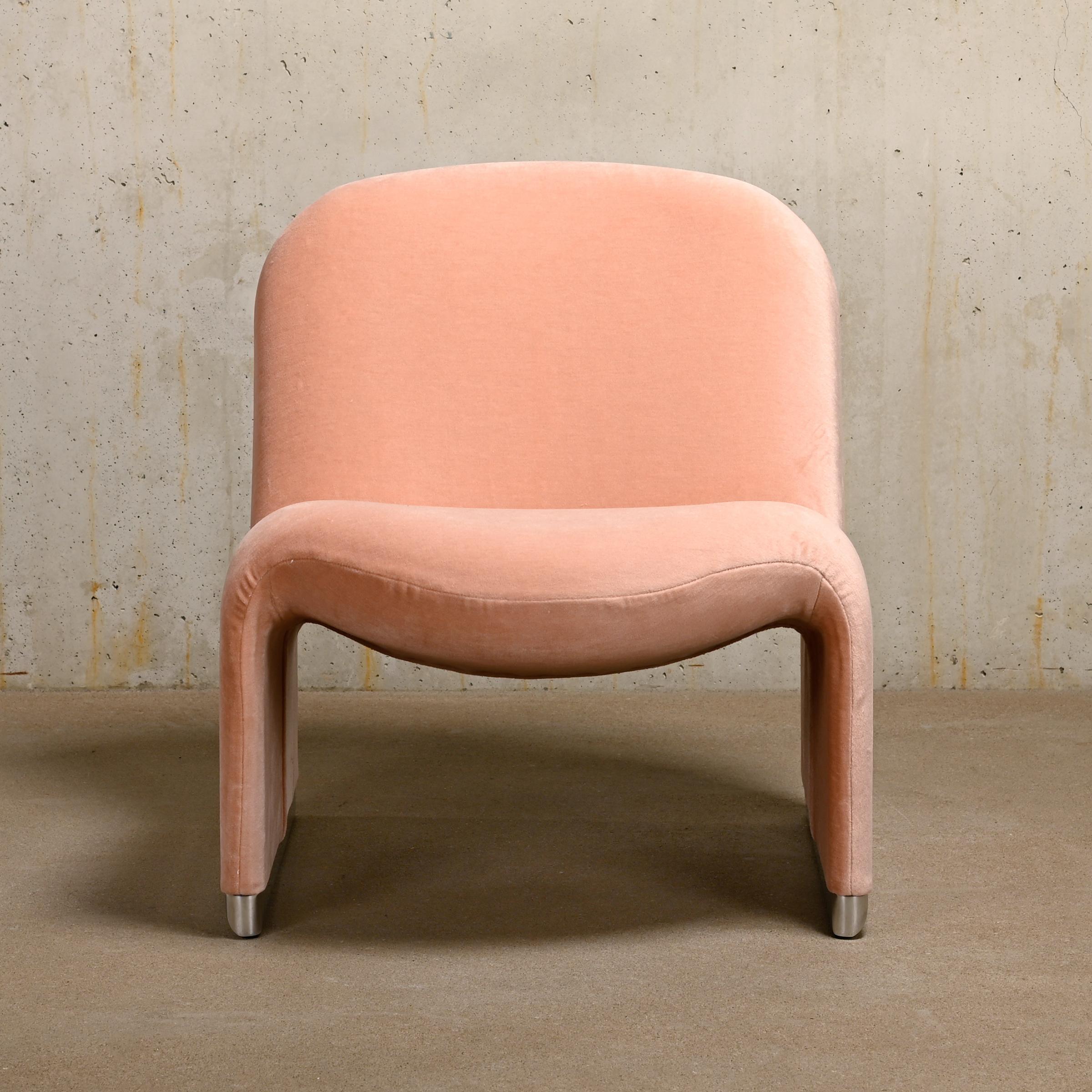 Mid-20th Century Giancarlo Piretti Alky Lounge Chair in Pink Velvet Fabric for Anonima Castelli