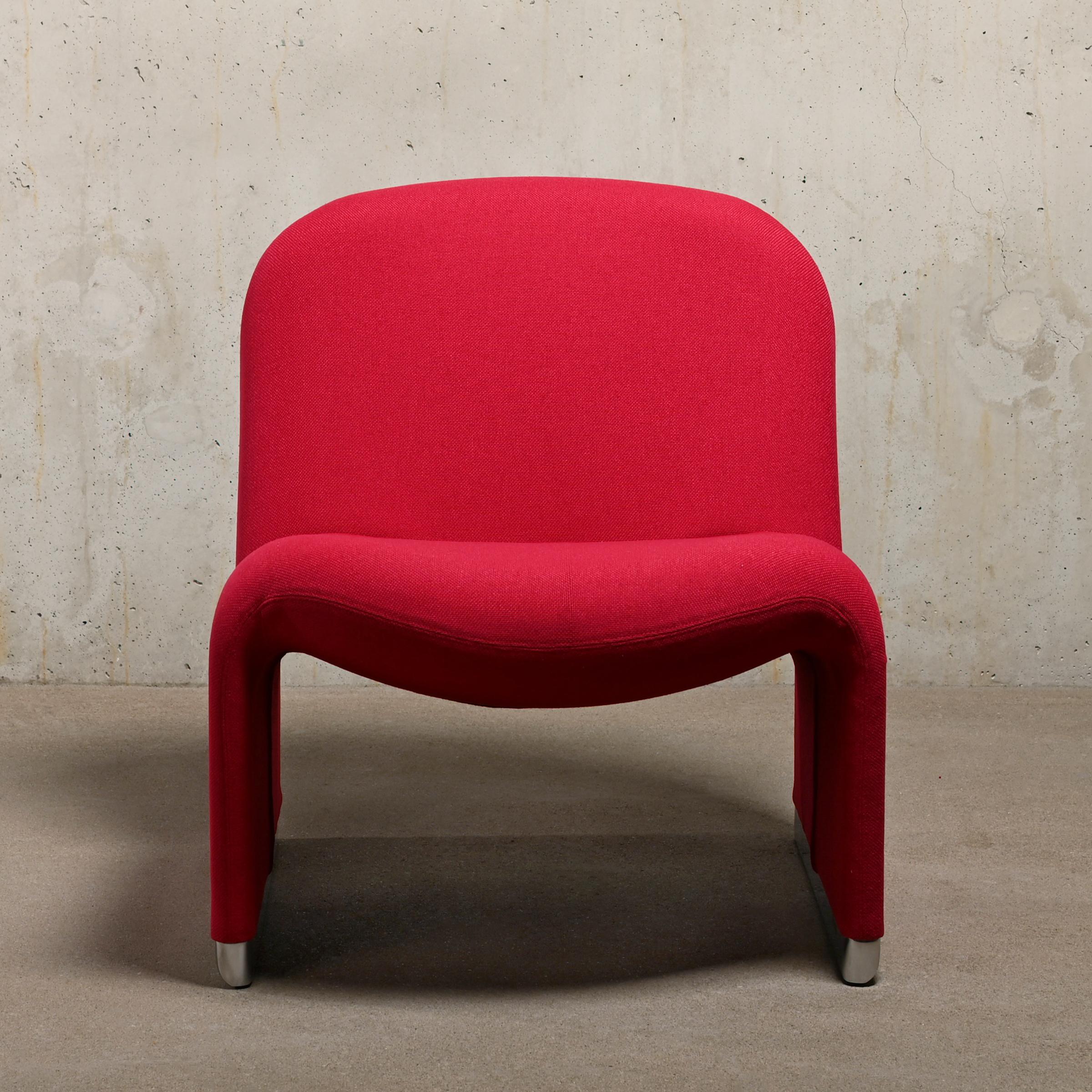 Iconic Alky lounge chairs designed by Giancarlo Piretti in the sixties for Anonima Castelli, Italy. The shape of the chair is construct with foam printed direct on a metal frame with elastic bands, to ensure comfort and stability. The chair is
