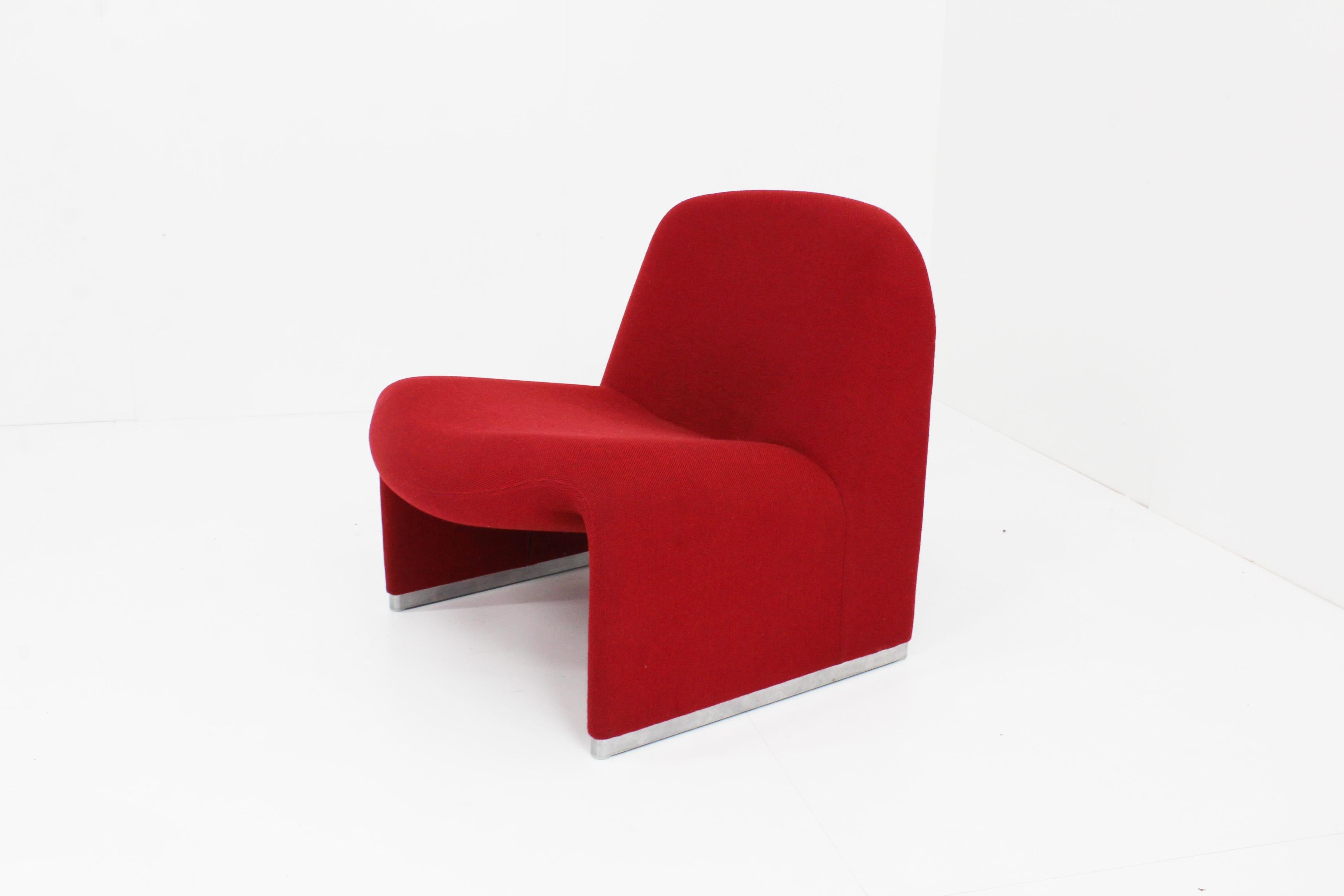Alky chairs by Giancarlo Piretti.

Artifort Alky design armchairs designed by Giancarlo Piretti in a beautiful red colour.

The condition of the chairs are very good. The foam as well as the fabric are in very good condition.

