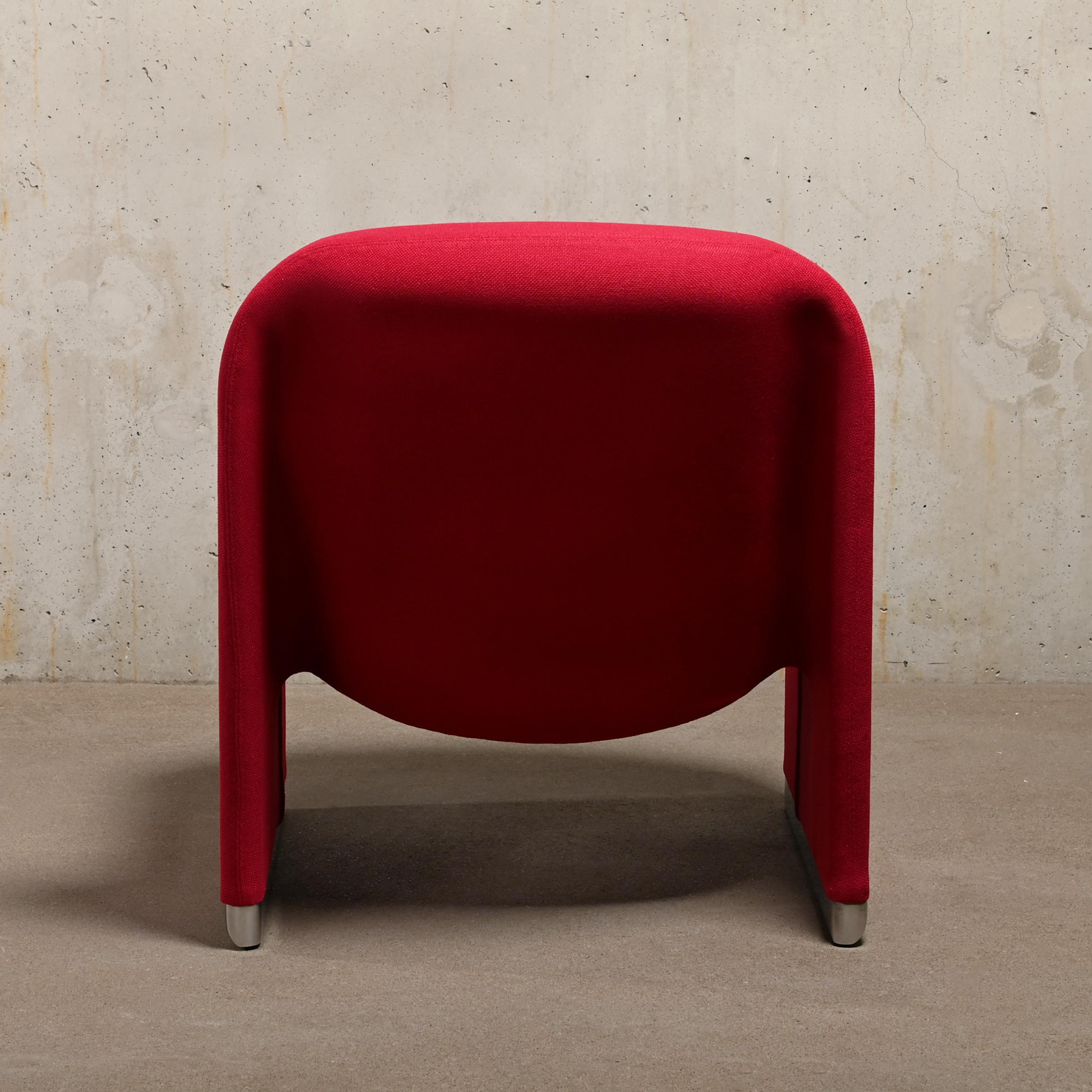Giancarlo Piretti Alky Lounge Chair in Red / Magenta Fabric for Anonima Castelli In Excellent Condition In Amsterdam, NL