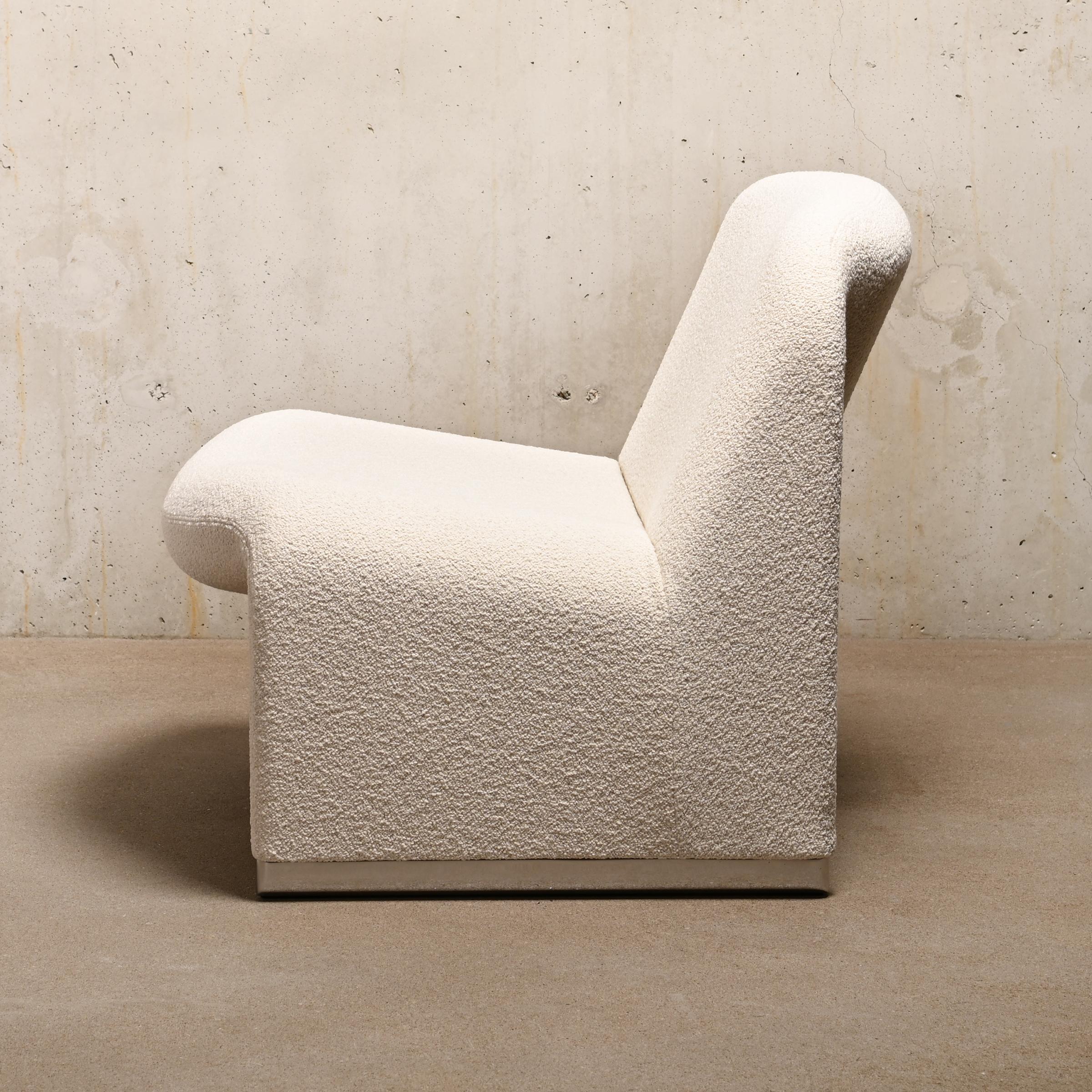 Mid-Century Modern Giancarlo Piretti Alky Lounge Chair in White Bouclé Fabric for Anonima Castelli For Sale