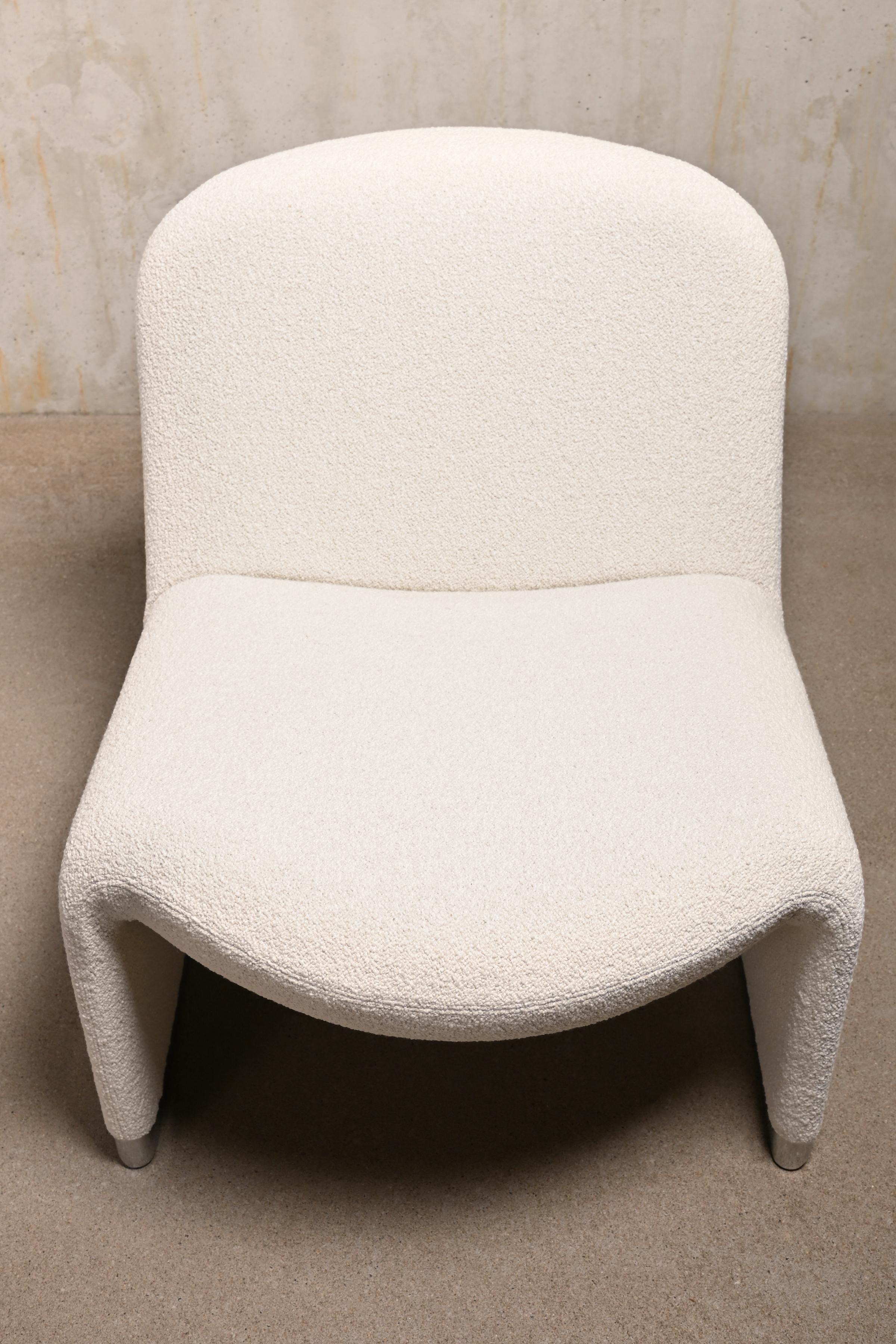 Mid-20th Century Giancarlo Piretti Alky Lounge Chair in White Bouclé Fabric for Anonima Castelli For Sale