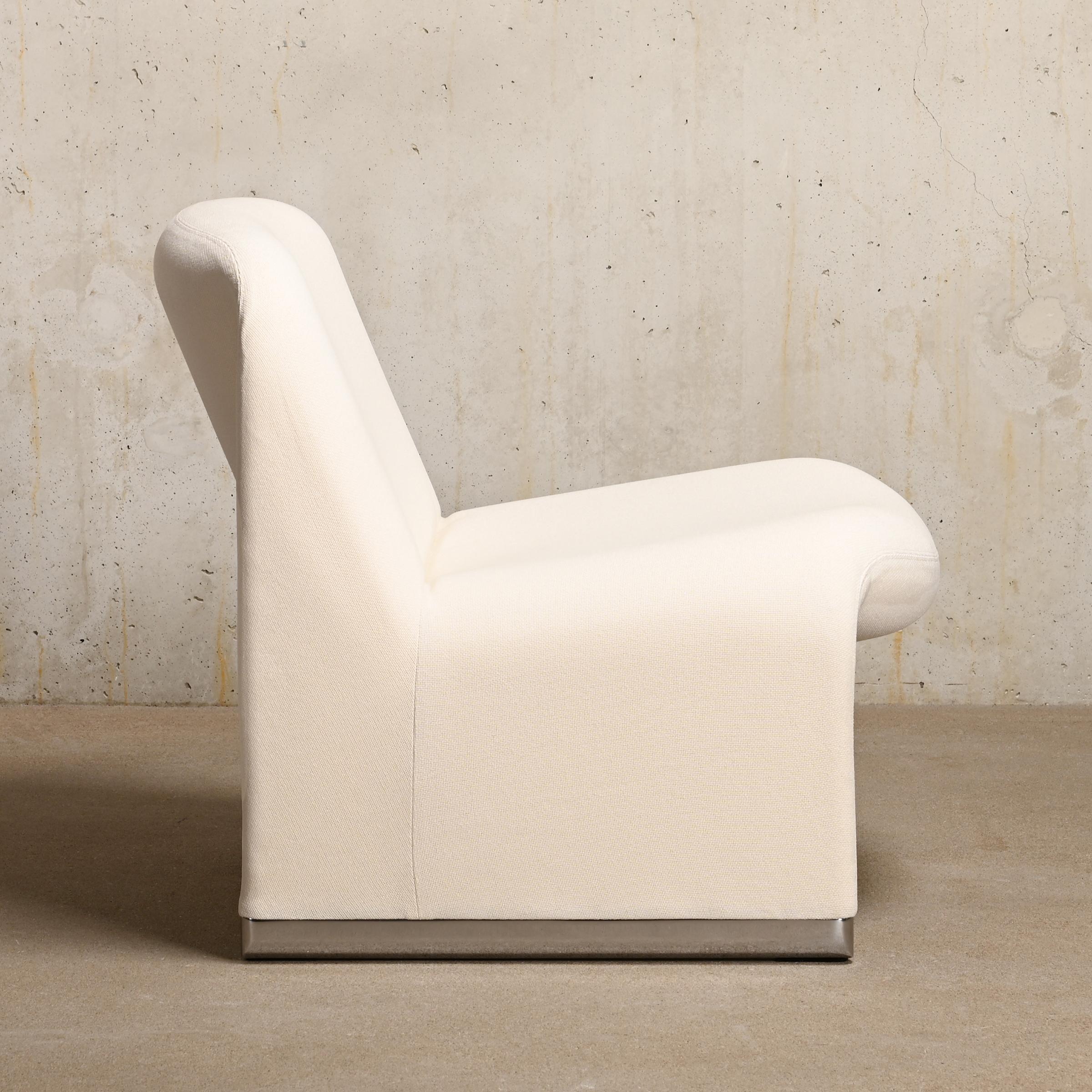 Mid-Century Modern Giancarlo Piretti Alky Lounge Chair in White Fabric for Anonima Castelli For Sale