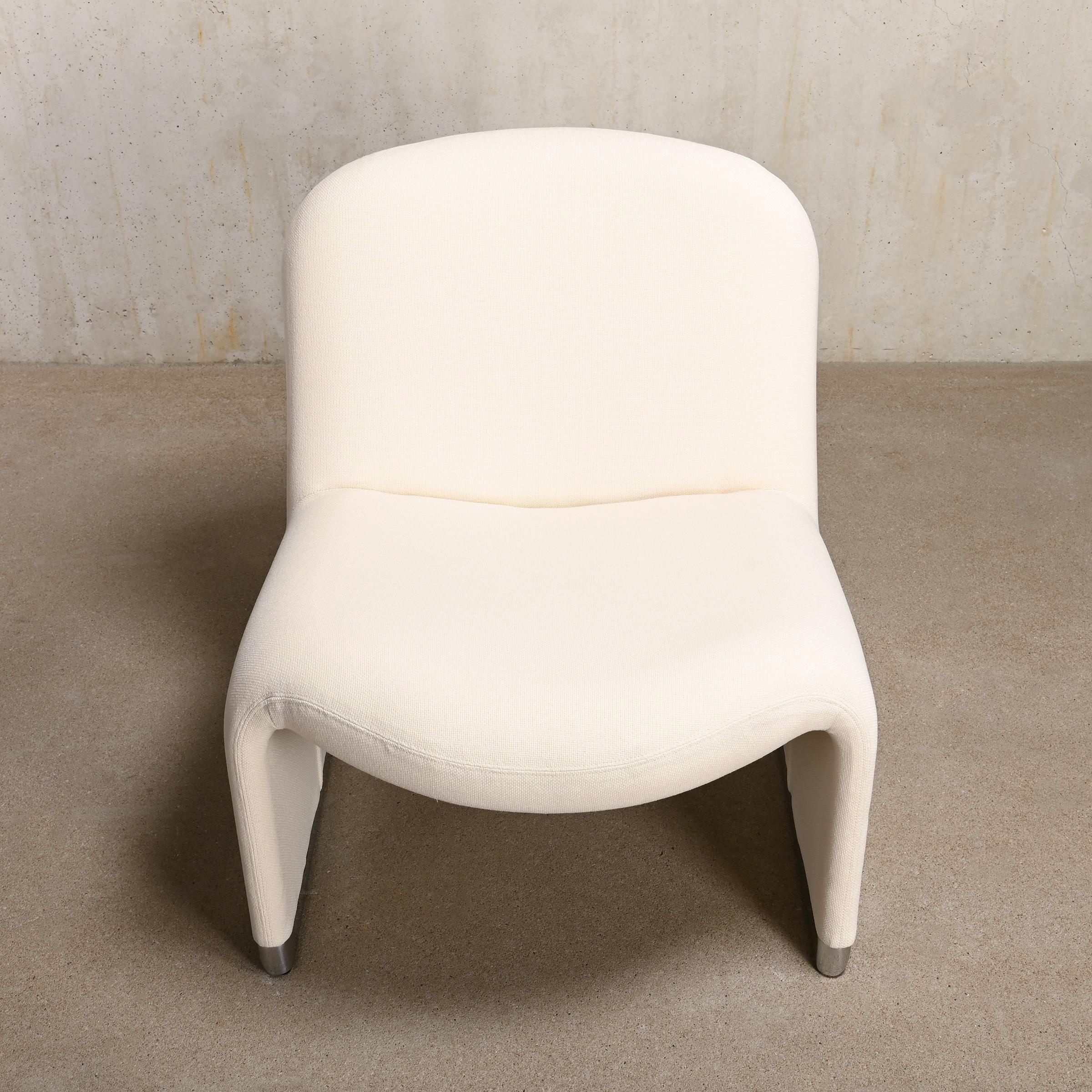 Mid-20th Century Giancarlo Piretti Alky Lounge Chair in White Fabric for Anonima Castelli For Sale