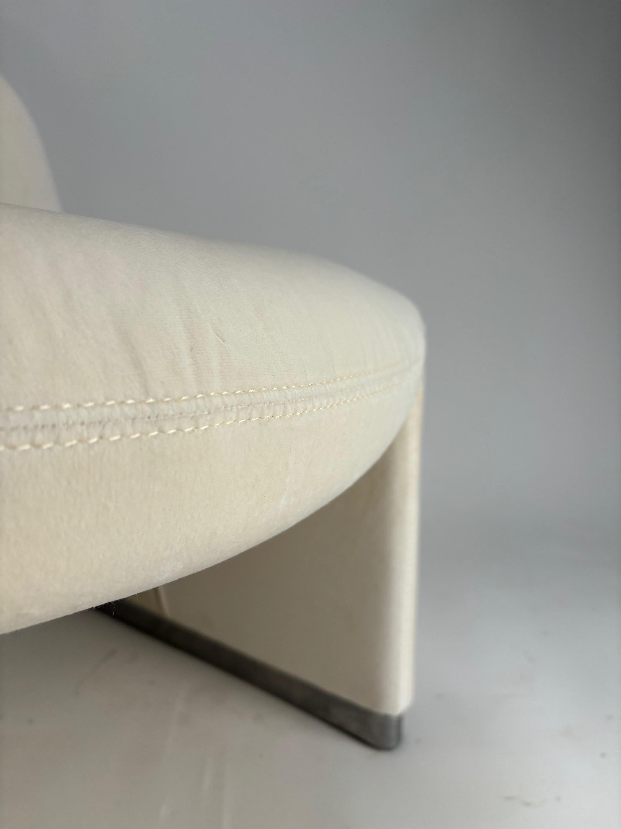 Mid-20th Century Giancarlo Piretti Alky Lounge Chair in White Velvet for Anonima Castelli, Italy For Sale