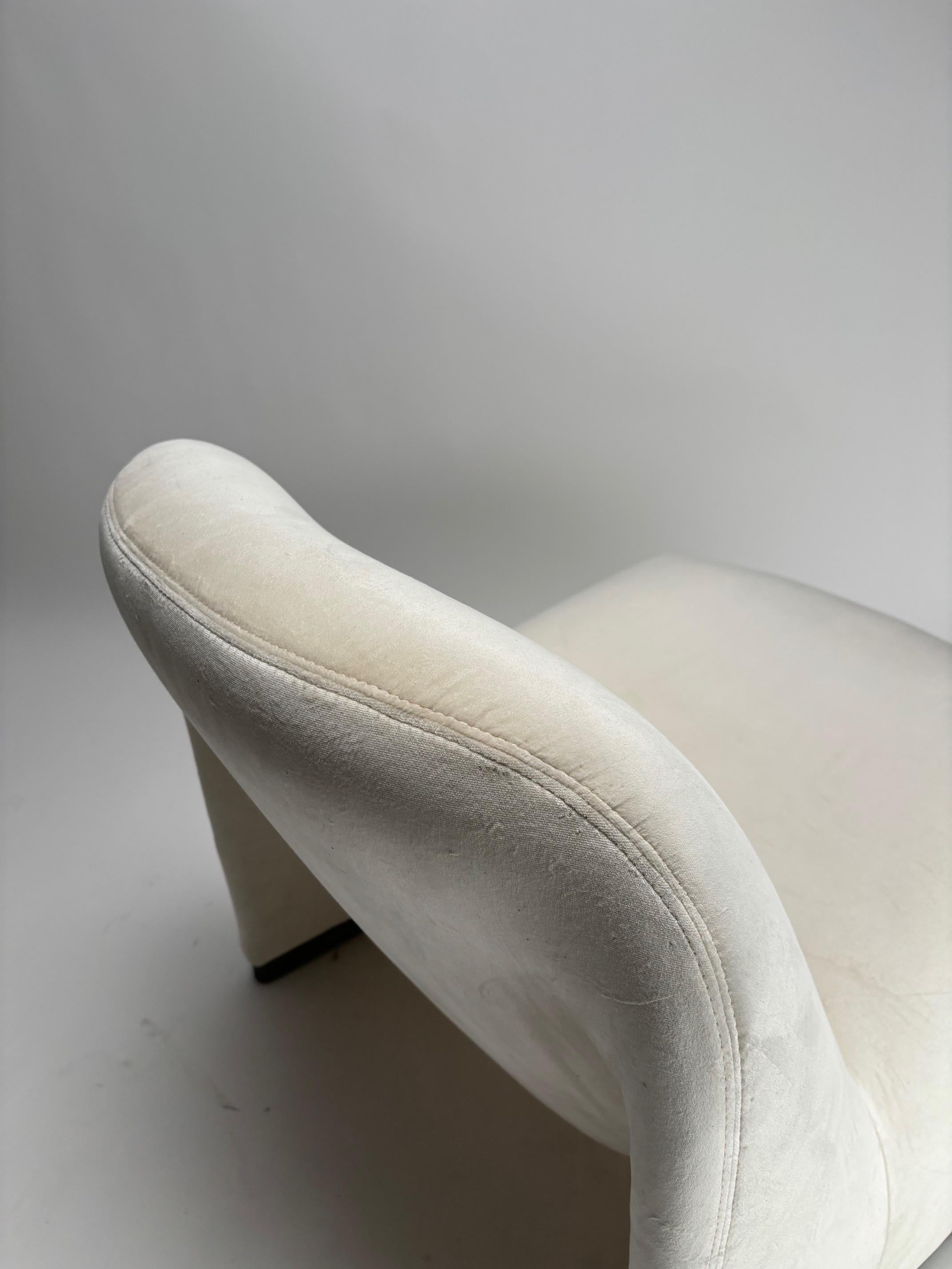 Giancarlo Piretti Alky Lounge Chair in White Velvet for Anonima Castelli, Italy For Sale 1